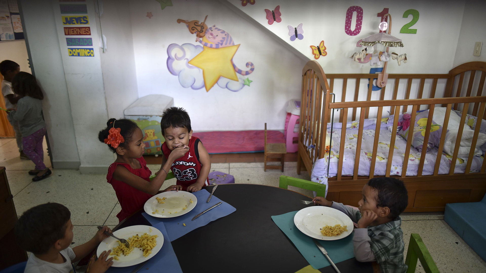 Según el Parlamento de mayoría opositora, Venezuela vive una “emergencia nutricional”, con un retardo de crecimiento que afecta a un 33% de niños pobres de 0 a 2 años (AFP)