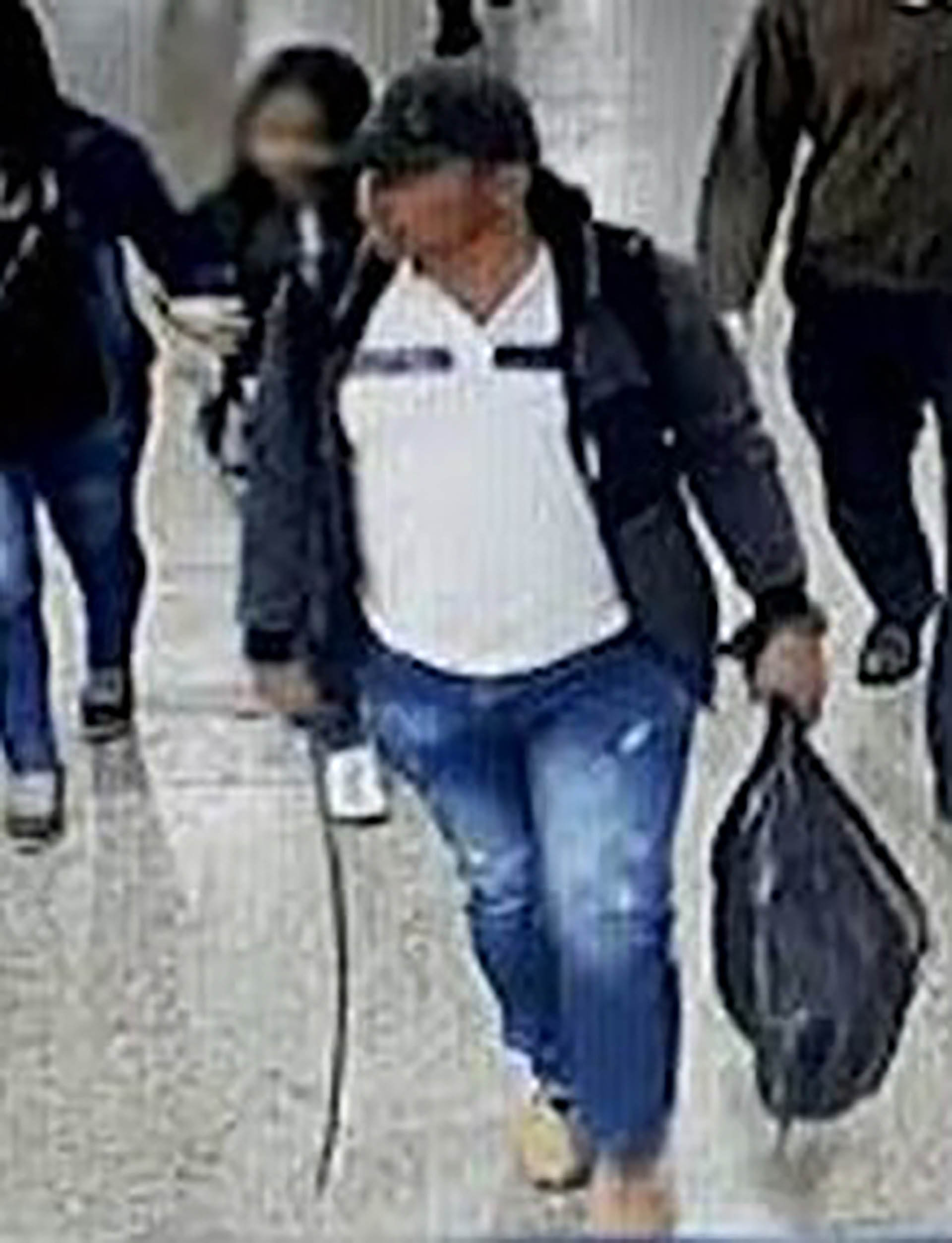 El guerillero fue captado por cámaras de seguridad de la Terminal de Transportes de Bogotá, cuando regresaba a Arauca.