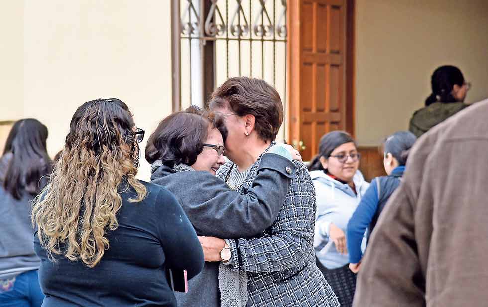 La detención del padre Baca conmocionó a sus feligreses.