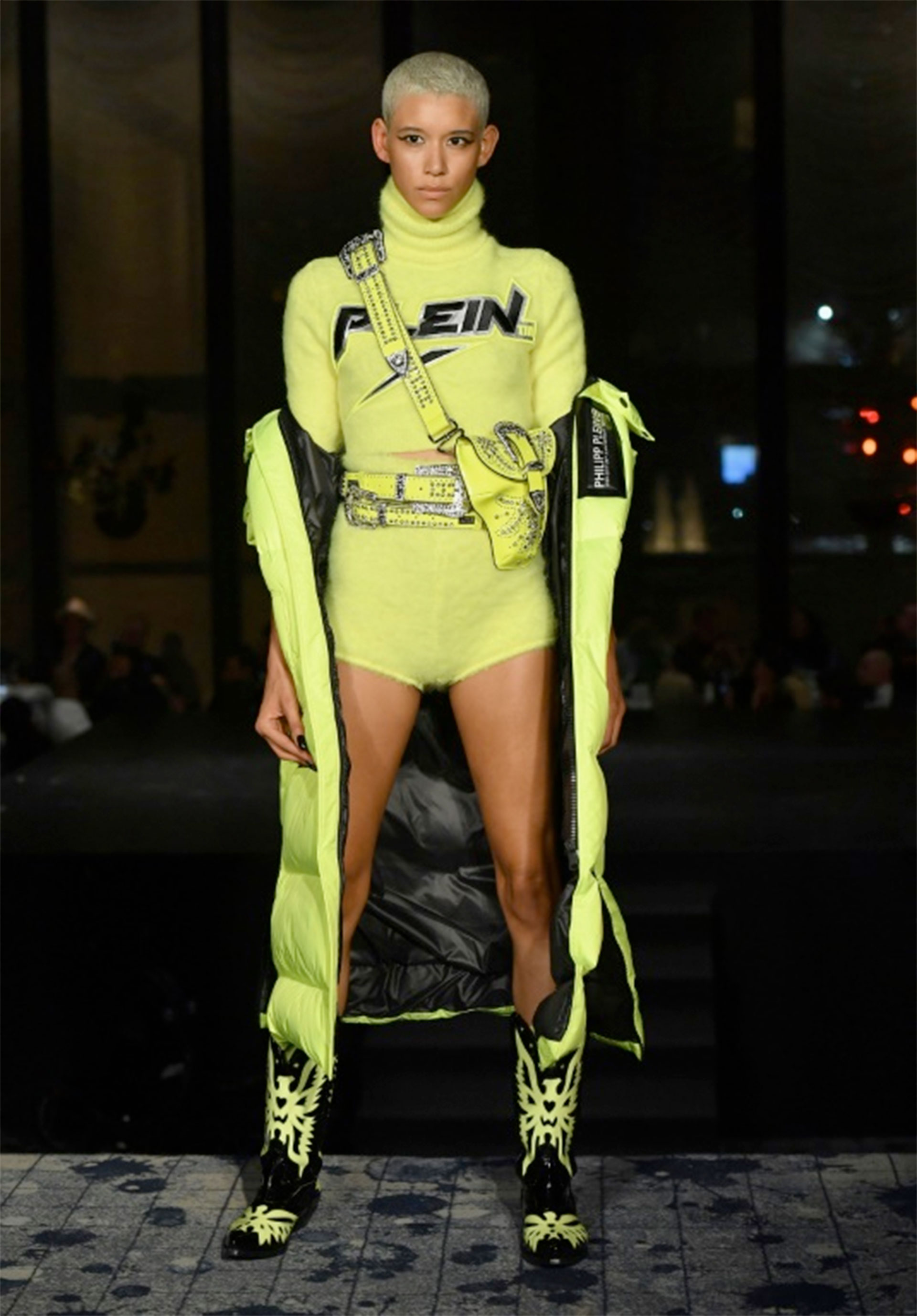 Una modelo del desfile de Philipp Plein el 11 de febrero en Nueva York (AFP – Angela Weiss)