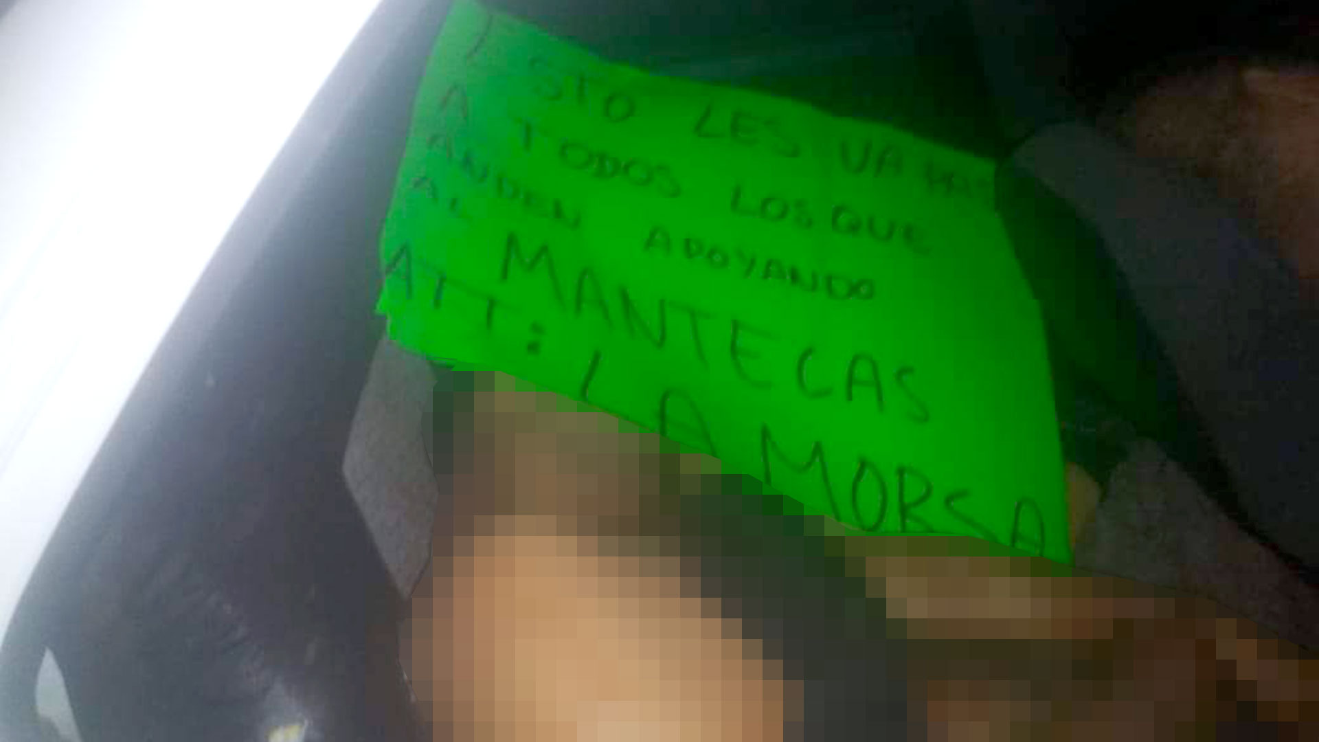 Los cuerpos de los policías asesinados estaban en el interior de un vehículo. (Foto: @antonioaranda_)