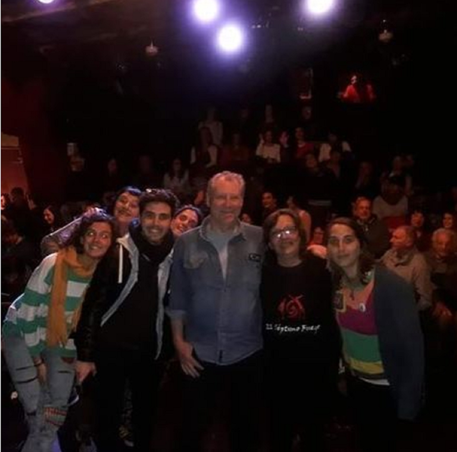 Integrantes de El Séptimo Fuego durante una función (Crédito: Instagram)