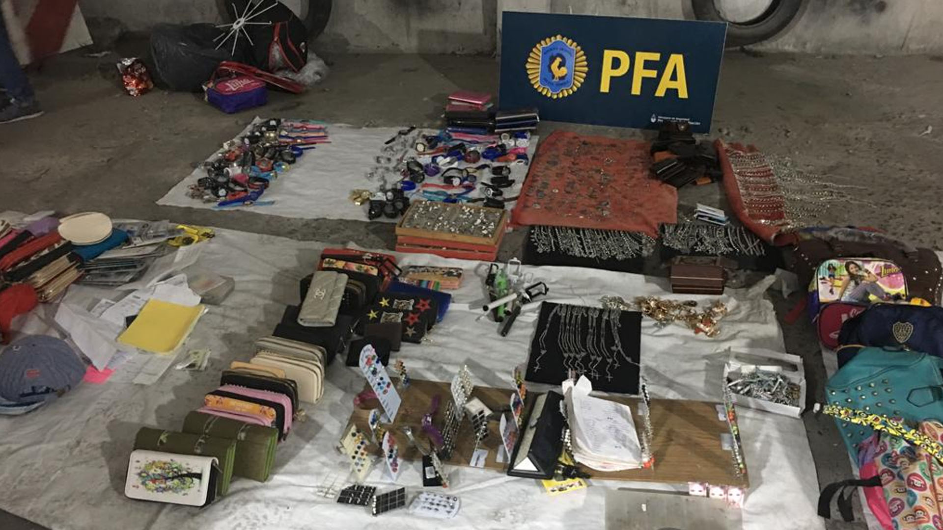 Se incautaron más de dos millones de pesos en mercadería trucha.