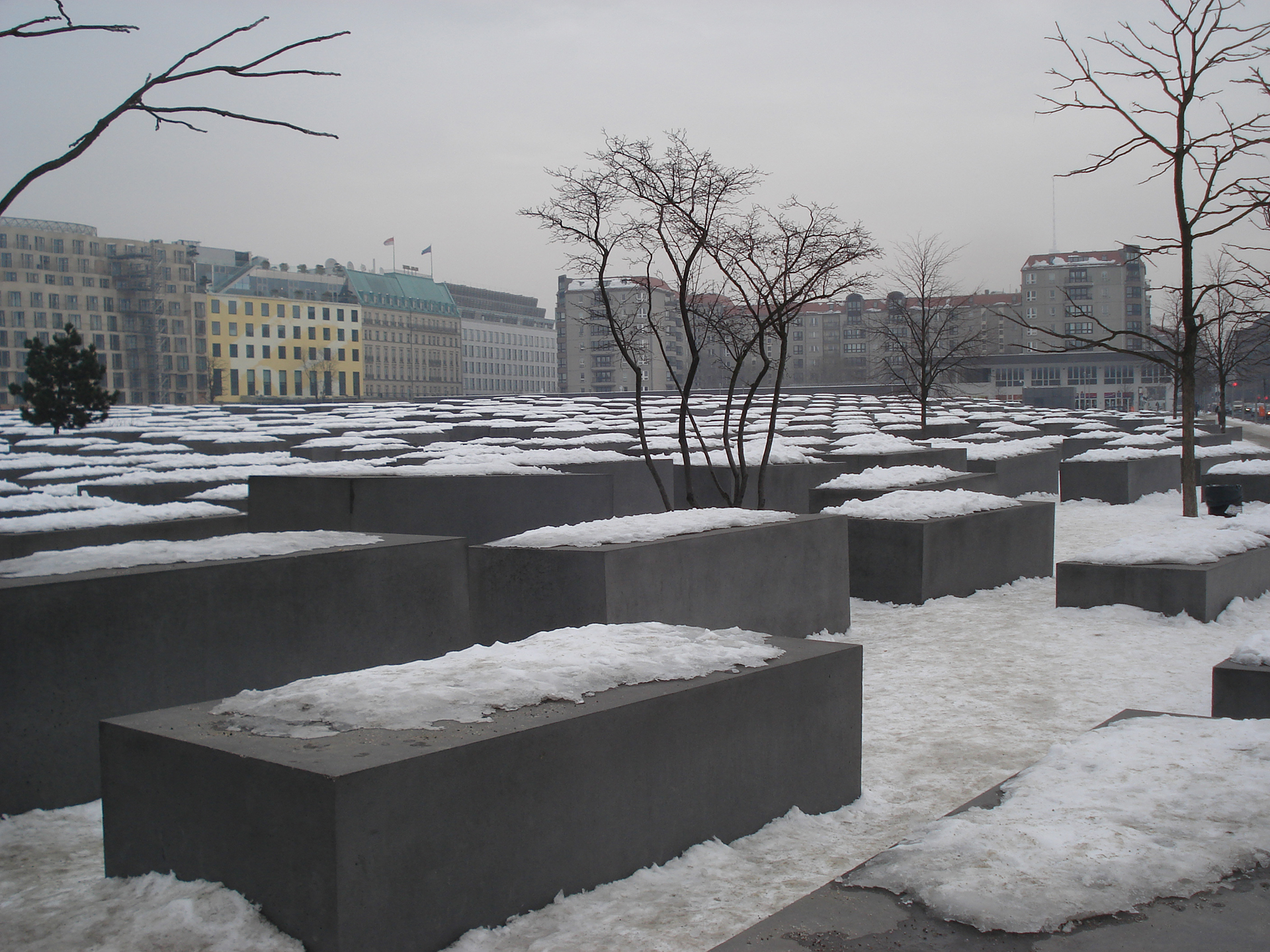 El Memorial del Holocausto se inauguró en 2005. Diseñado por el arquitecto neoyorquino Peter Eisenman, tiene 2.711 columnas de concreto de diferentes alturas