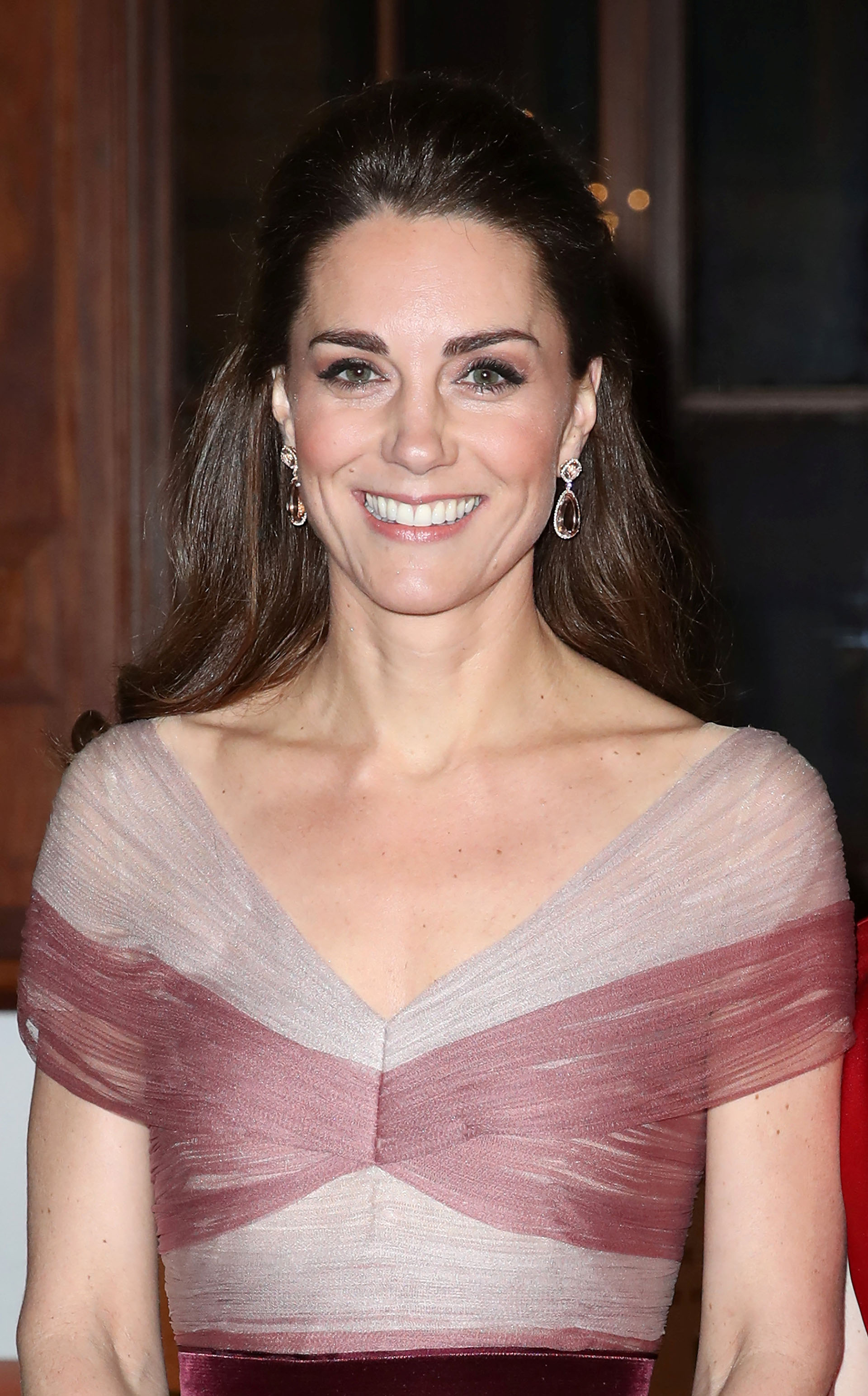 Catalina de Cambridge a su llegada a la gala de “100 Women in Finance’s Philanthropic Initiatives”, que se llevó a cabo en el Victoria and Albert Museum, en Londres