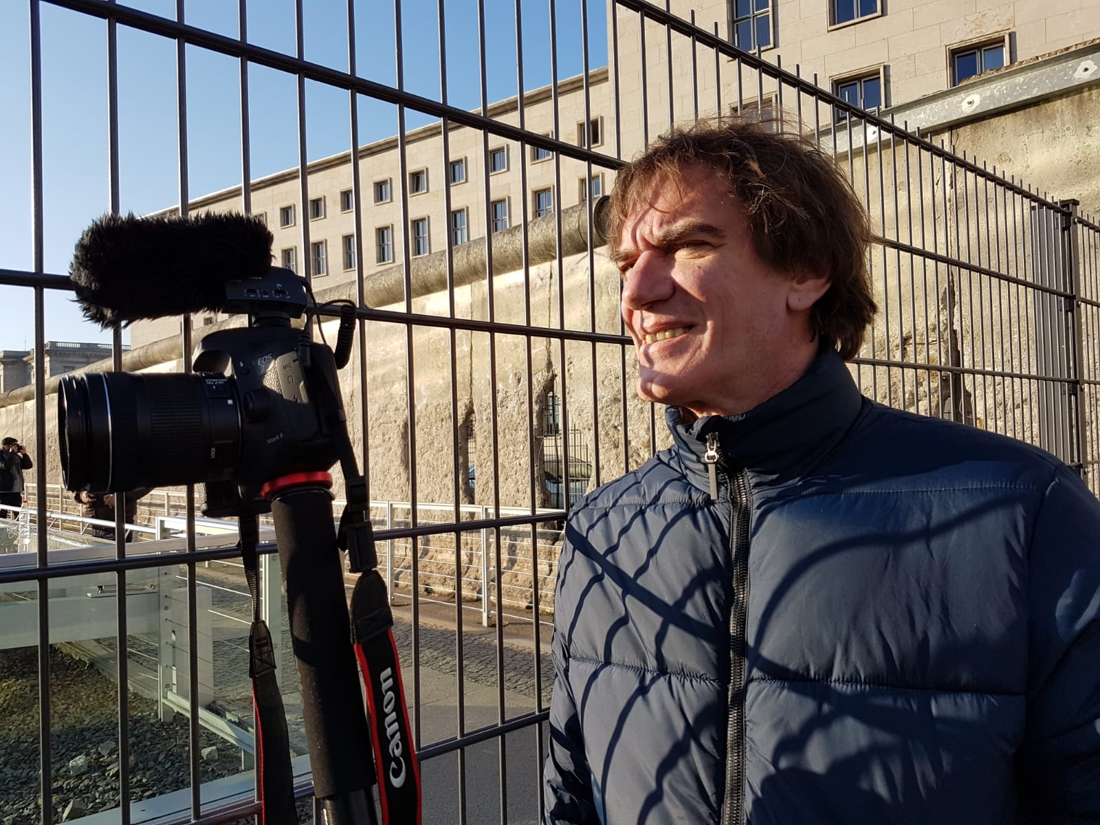 Dario Lopérfido durante la filmación de uno de sus documentales europeos.
