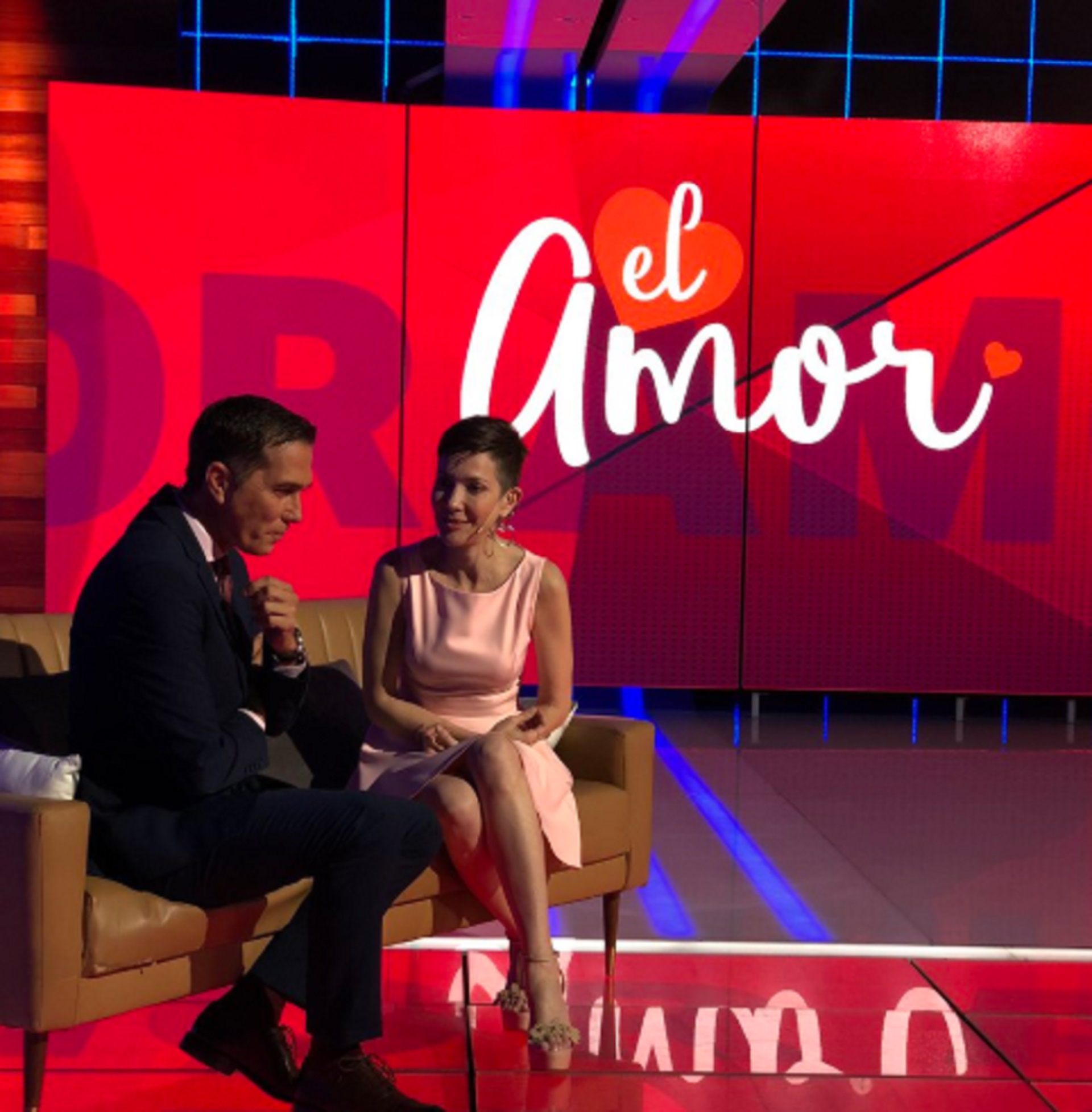 Con muchas expectativas, todos especulaban la confirmación del romance entre Cristina Perez y Rodolfo Barilli. Los conductores contaron la verdad de su relación en Telefe Noticias (Twitter @TelefeNoticias)