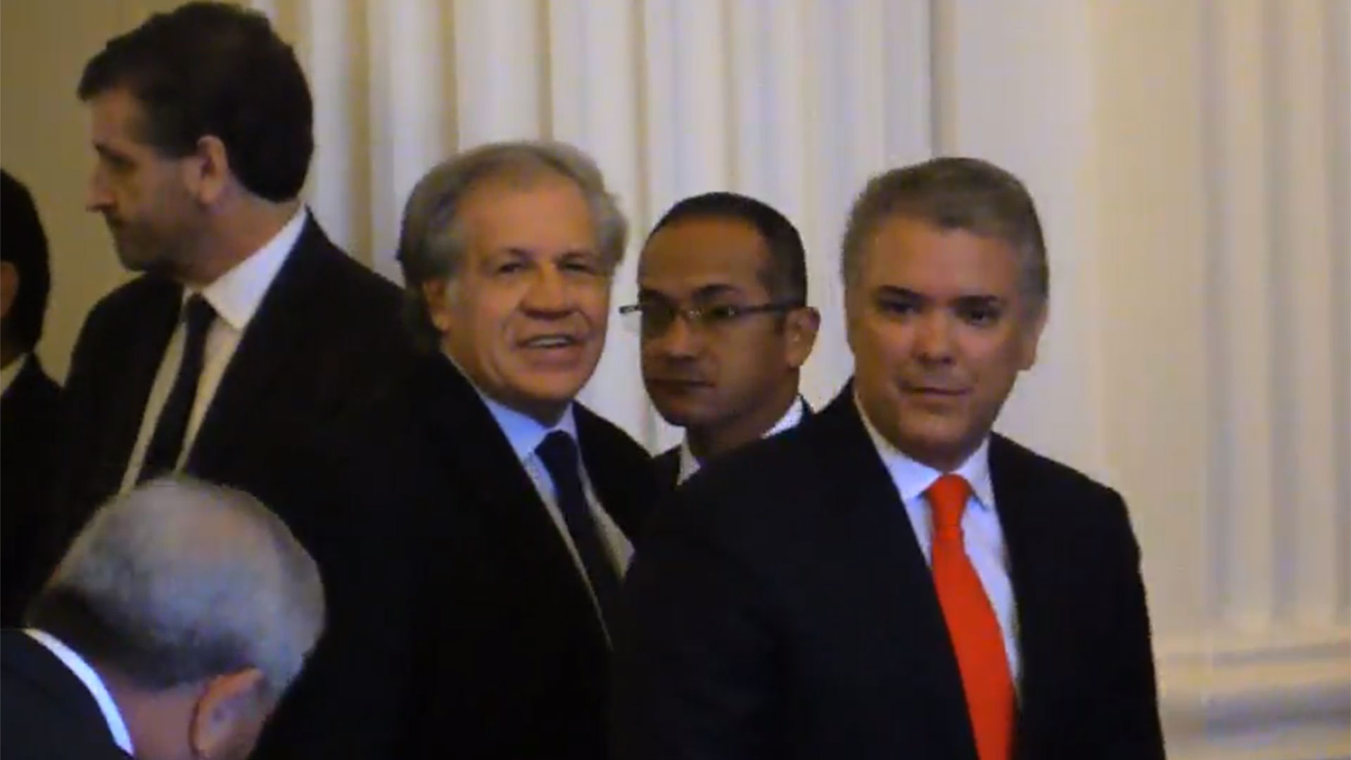 Iván Duque junto a Luis Almagro en la OEA