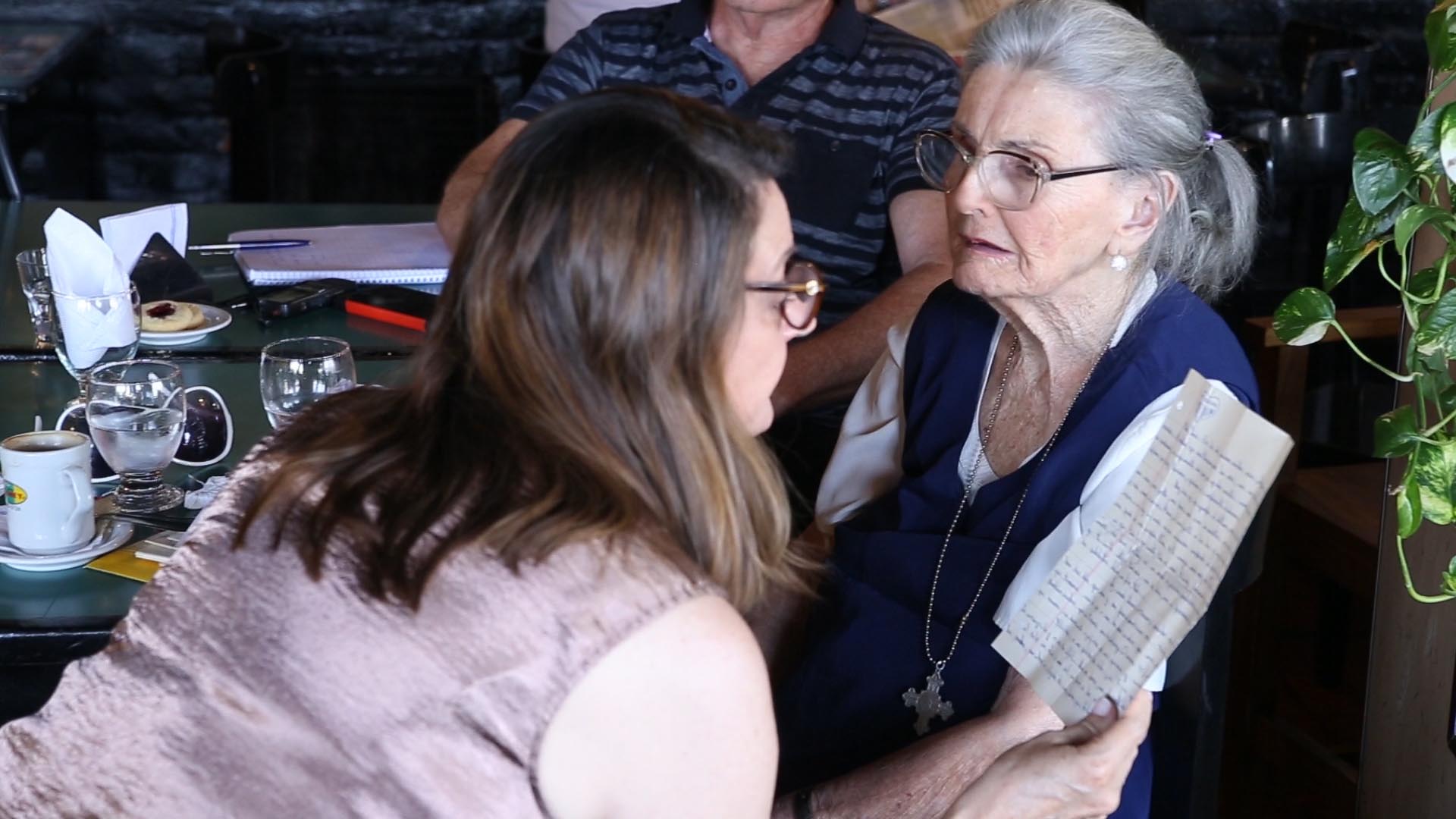 Las cartas del príncipito que María Inés guardó durante toda su vida. Con dulzura se las leyó a la madre de Biradej. Fue un momento íntimo entre las dos mujeres que lo amaron