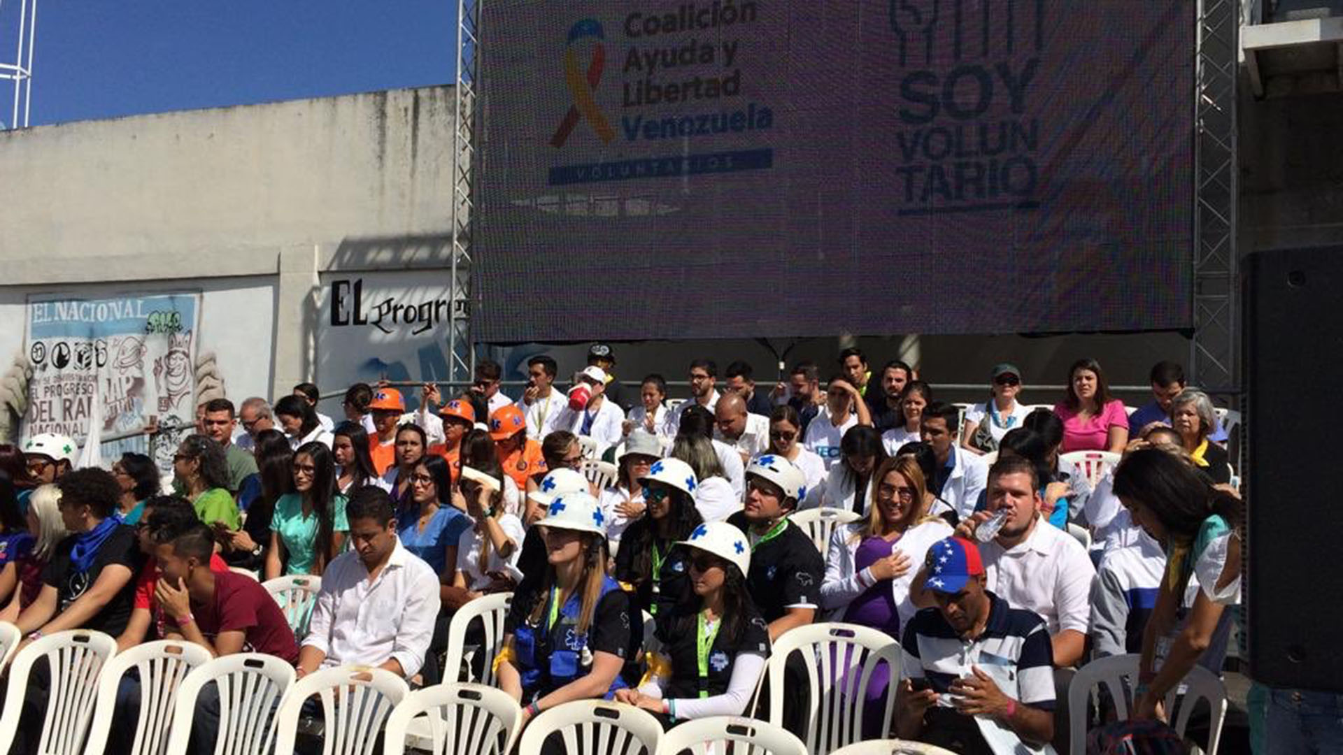 Los voluntarios ya comenzaron a recibir capacitación para la entrega y distribución de ayuda