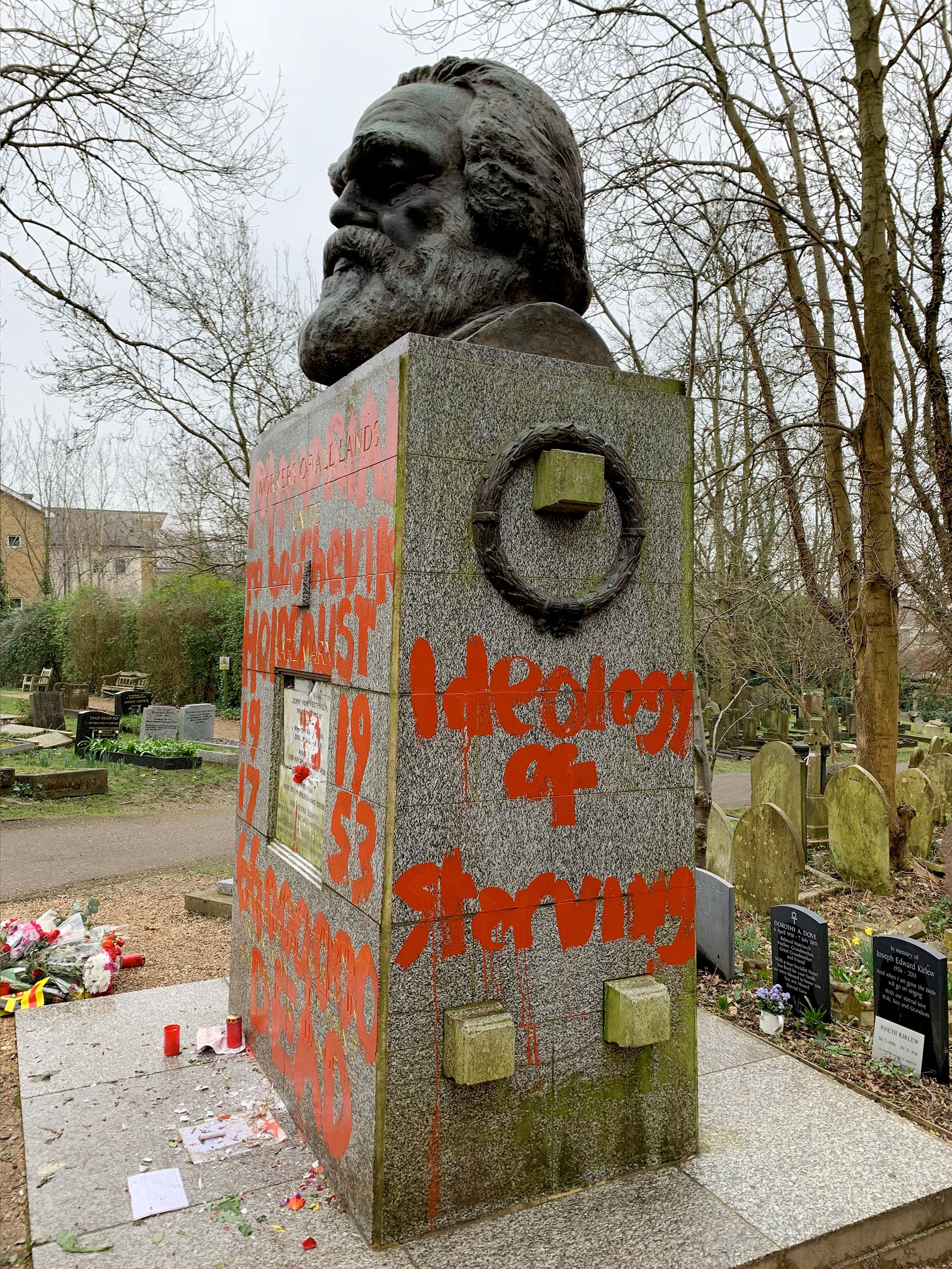 La tumba se encuentra en el emblemático cementerio de Highgate, en Londres (Reuters)
