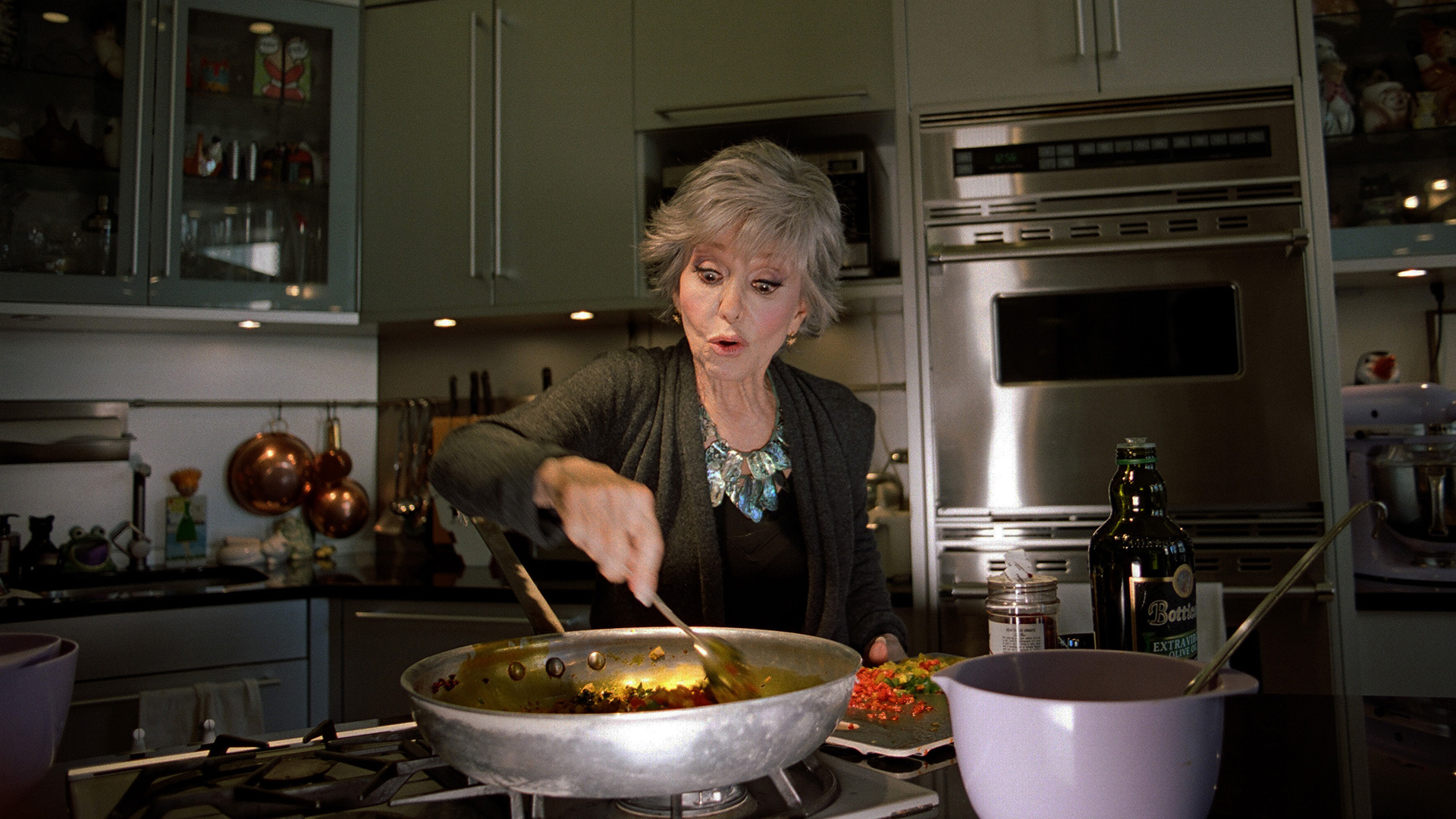 Moreno interpreta a Lydia Riera en “One Day at a Time” (Sabrina Santiago/The New York Times)