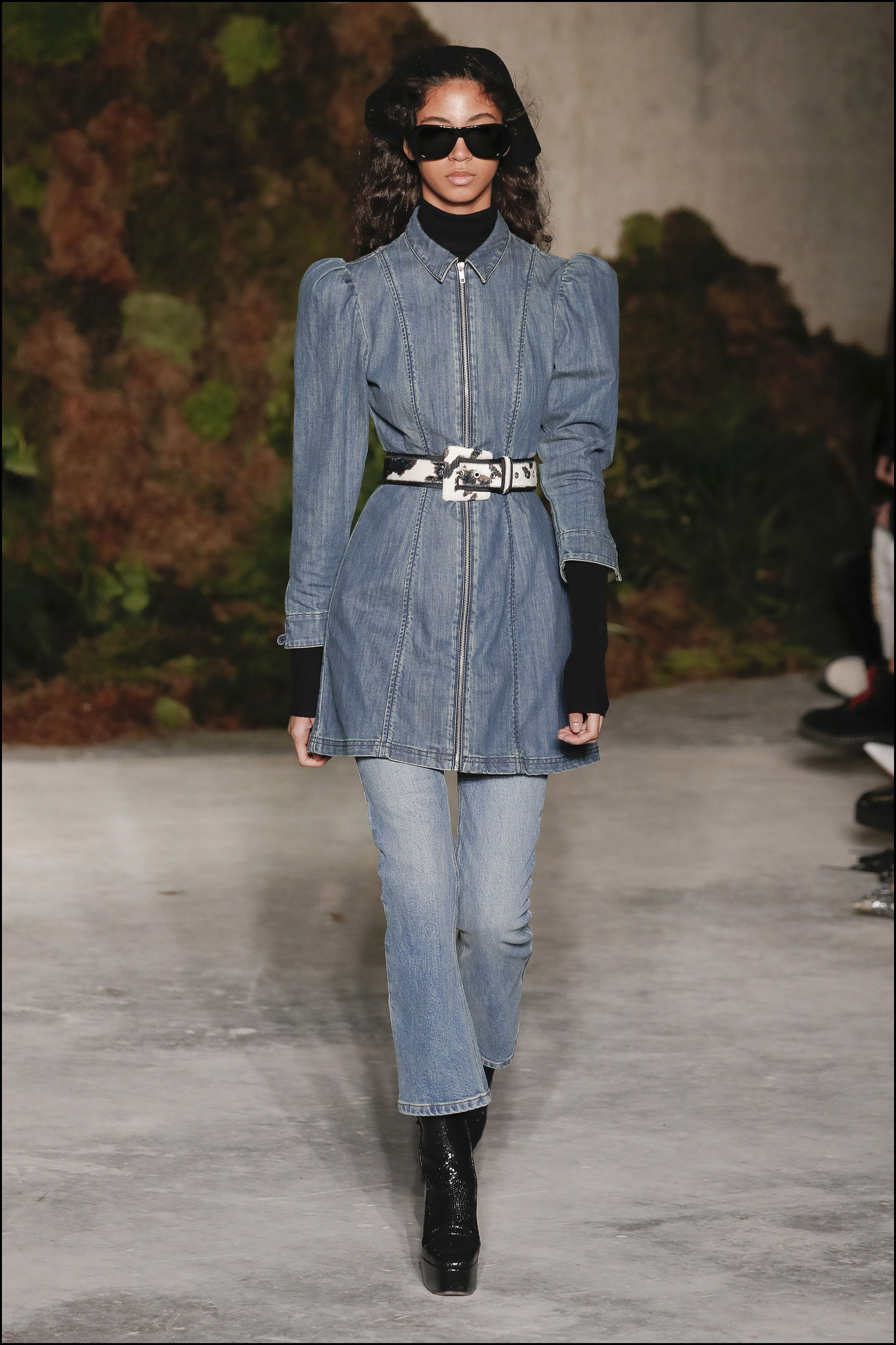 Look total denim.
