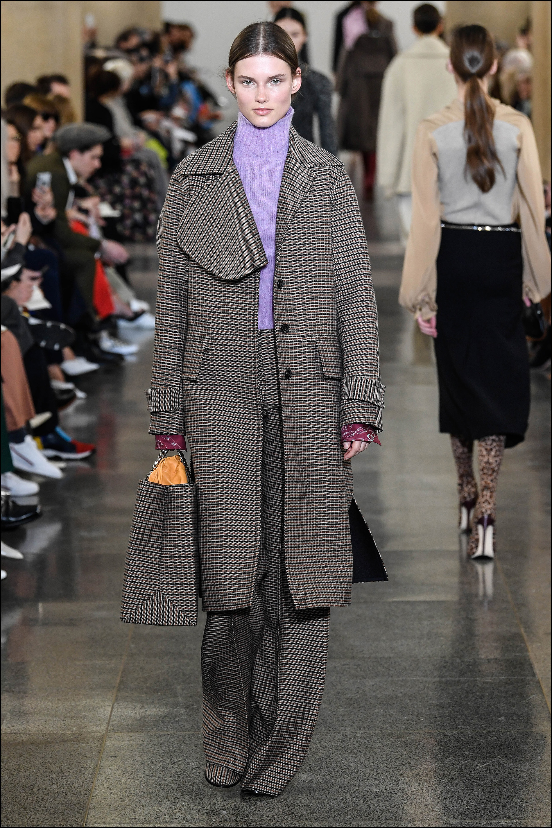 Tapados y pantalones en clave oversize.