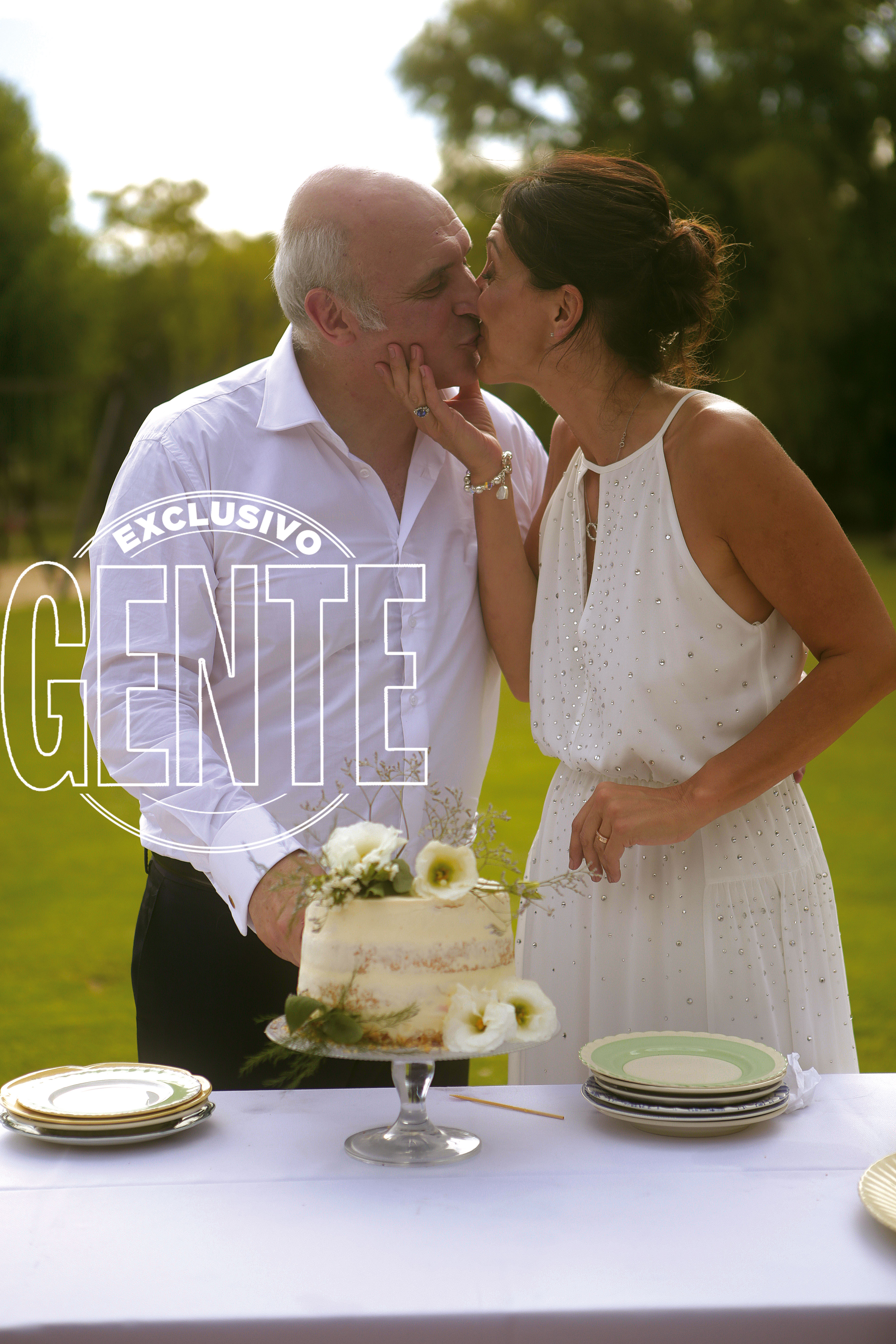 La pareja se casó el Día de los Enamorados.