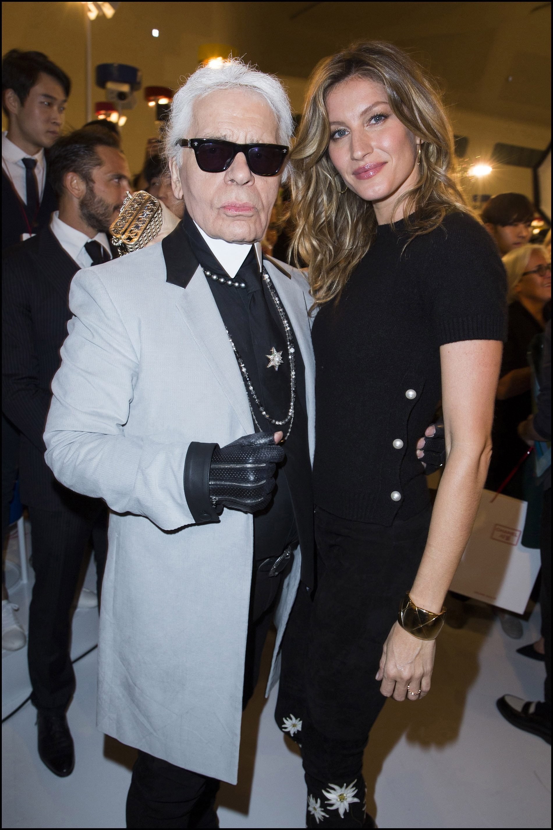 Karl Lagerfeld y la top model brasileña Gisele Bunchen.
