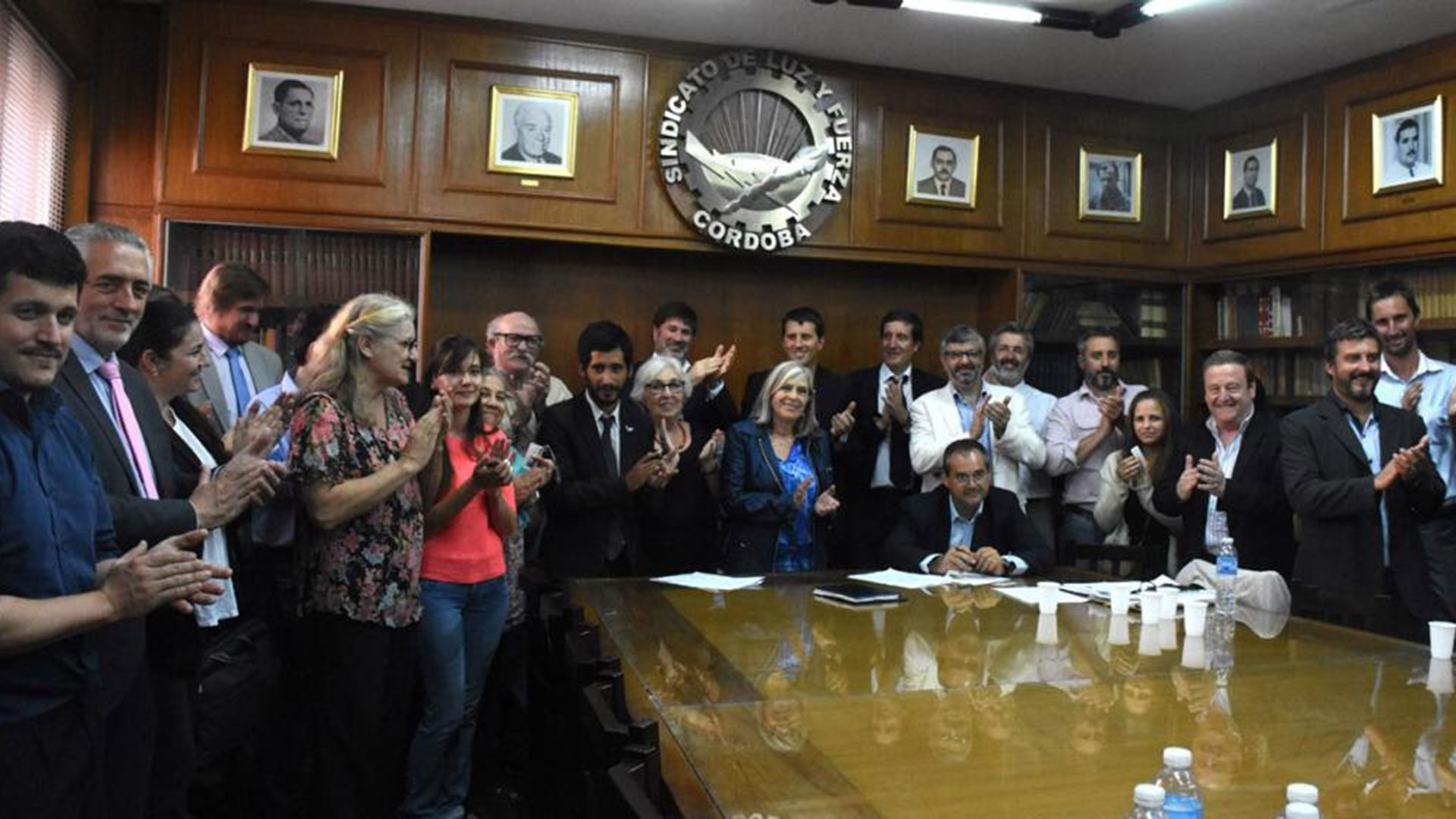 El fiscal Senestrari con los integrantes de Justicia Legítima en Córdoba