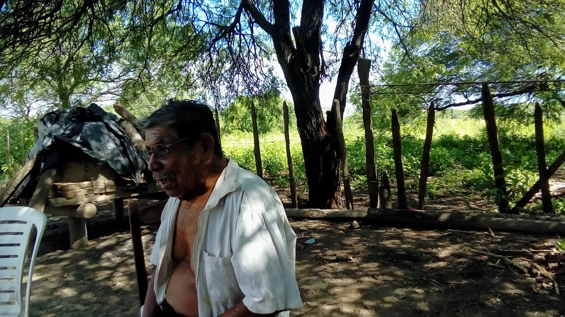 “Hace mucho de eso. Yo soy persona nueva. Lo que sé me contó mi abuela, mi abuelo. Antes no había criollos, eran soldados y pilagá, muchos pilagá. Y los macá, otros indígenas, en Paraguay, que venían. No había alambre acá, campo abierto nomás”, recuerda Quiroga