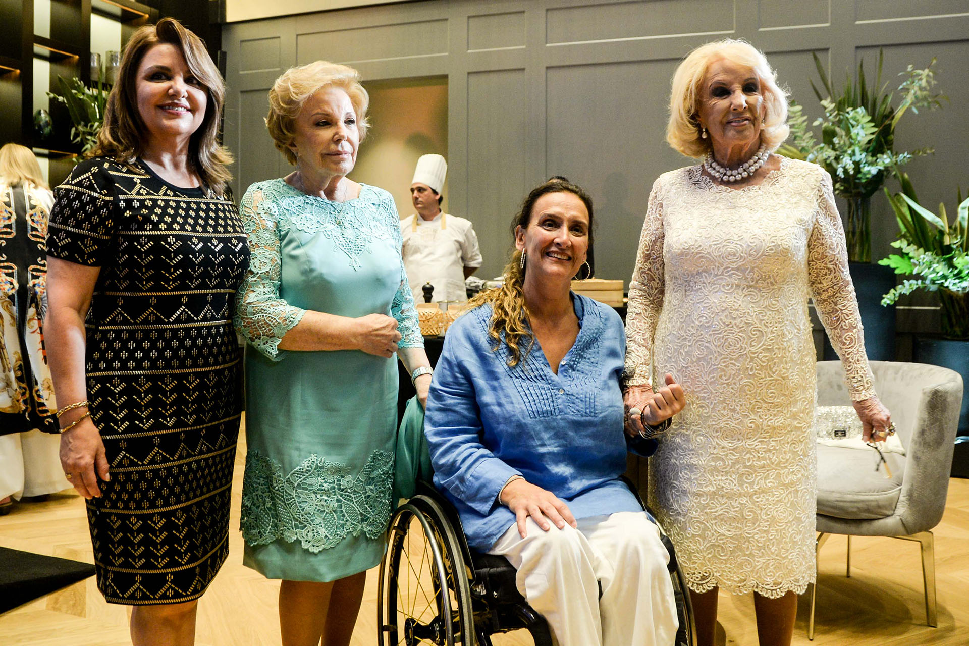 La diva tomó la palabra y dijo: “Este hotel va a hacer que venga mucho más seguido a La Plata. Voy a venir con mi familia, con Marcela, mis nietos y mis bisnietos para pasar algunos lindos fines de semana y comer rico”