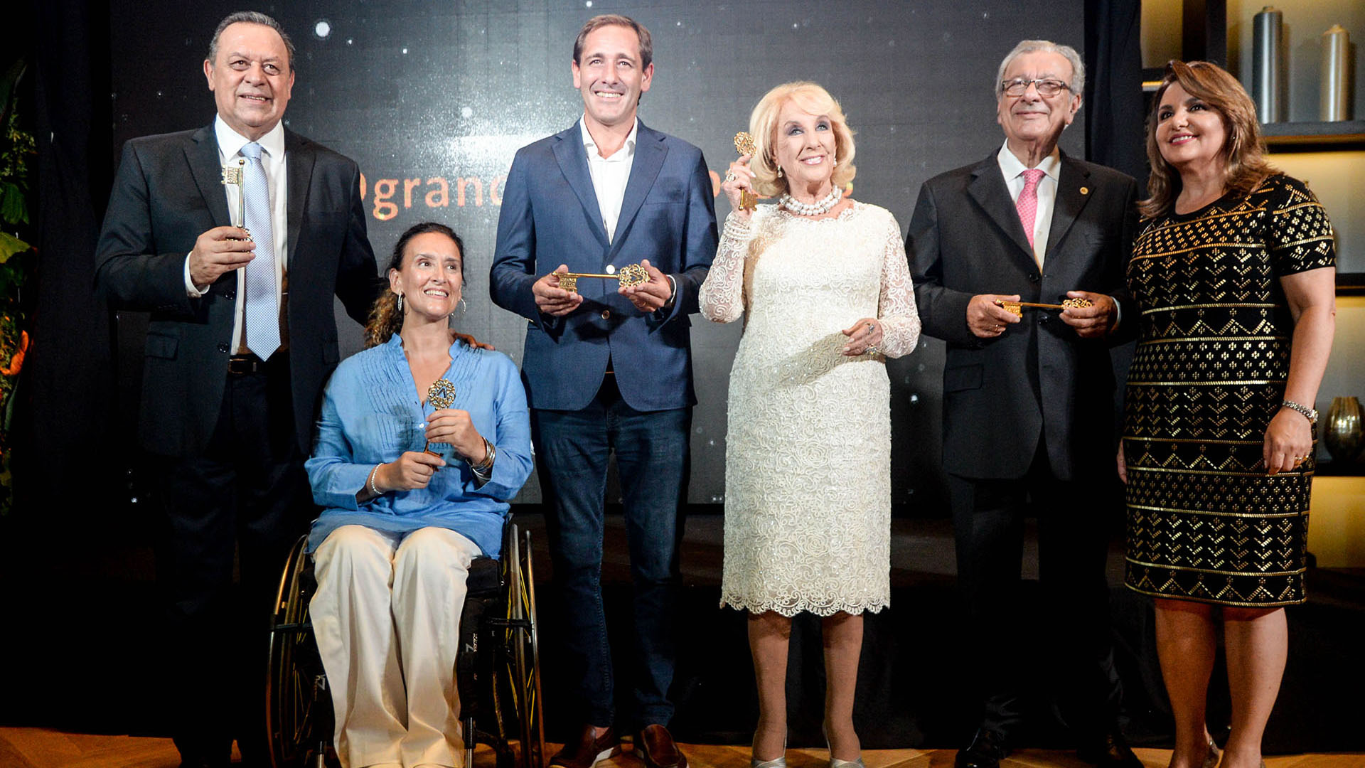 Mirtha Legrand y Gabriela Michetti estuvieron presentes en la inauguración del hotel Grand Brizo de La Plata (Fotos: Dino Calvo)