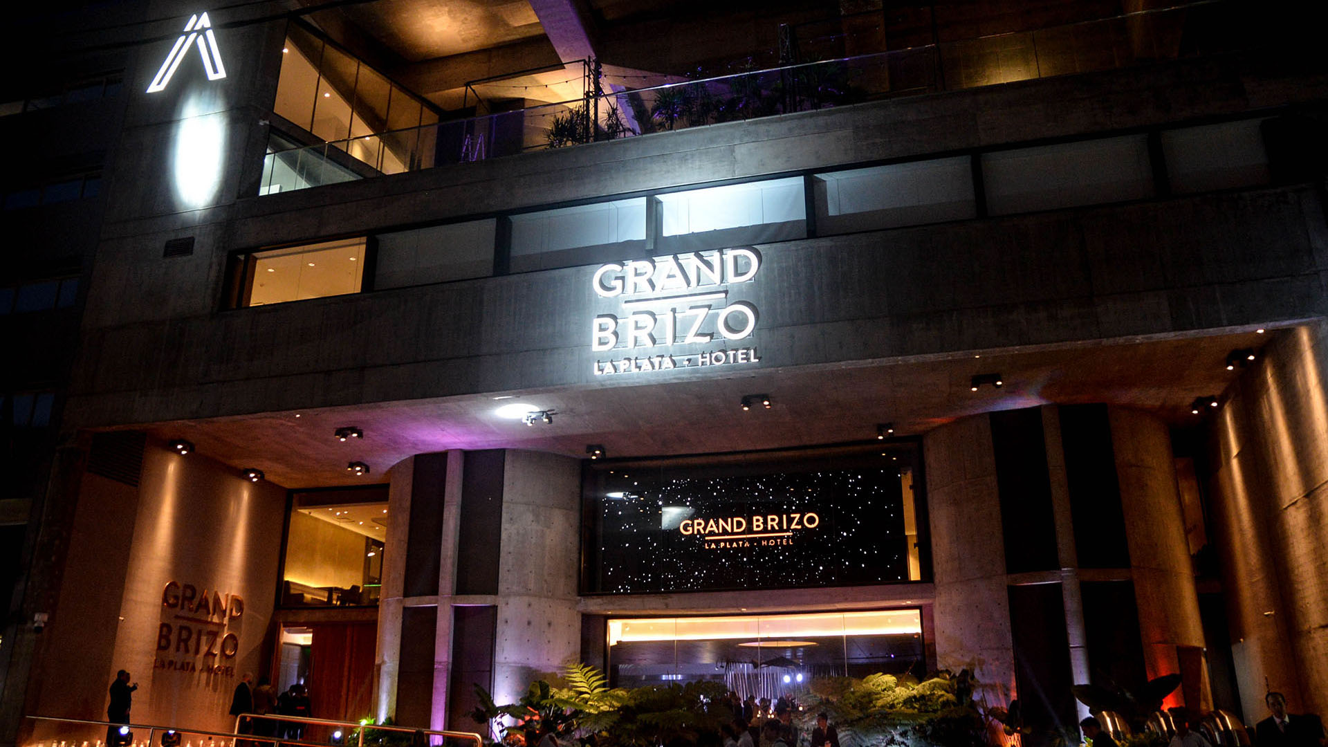 La entrada del nuevo hotel, ubicado en el centro de “la Ciudad de las Diagonales” (Fotos: Dino Calvo)