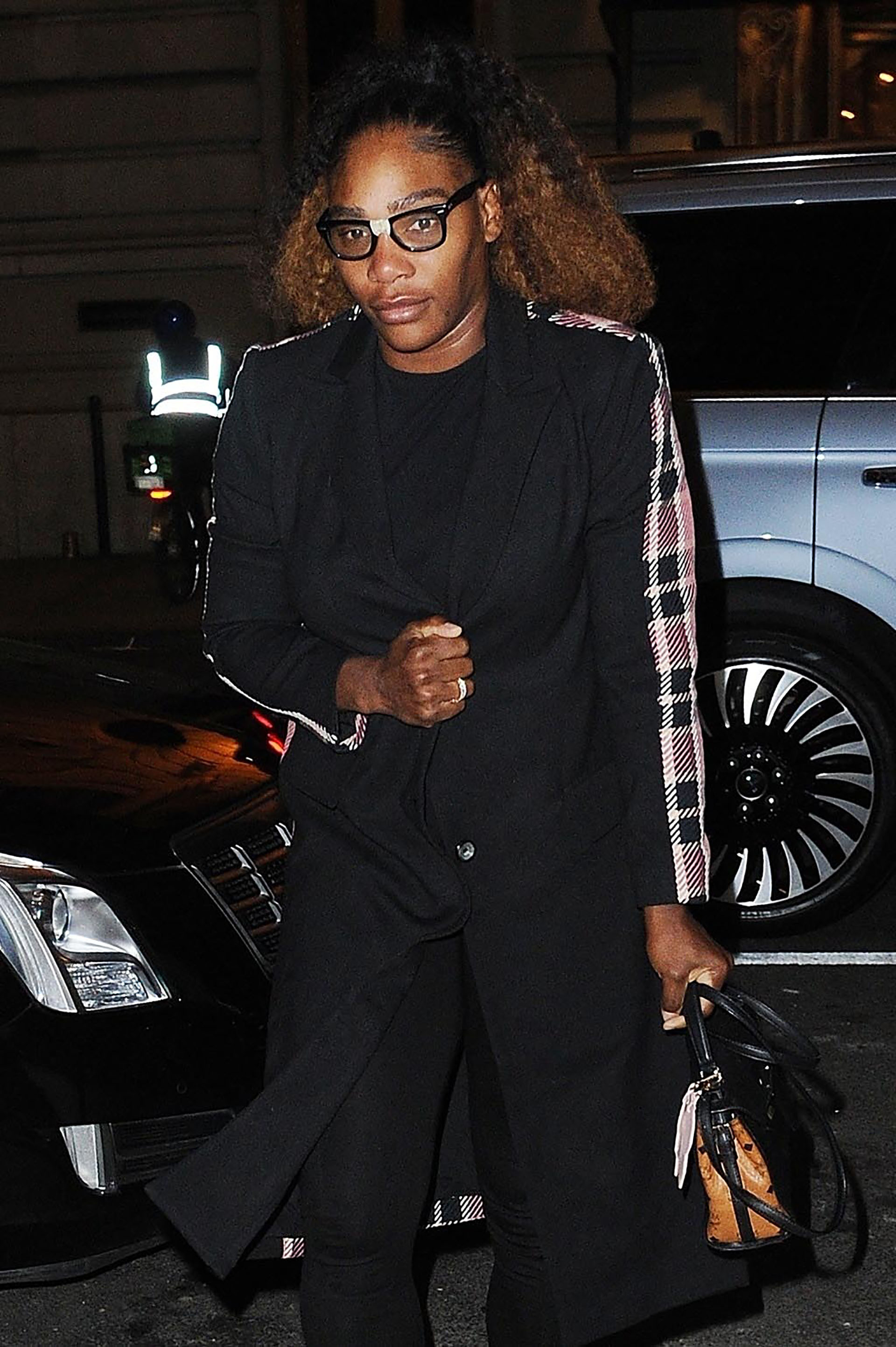Serena Williams, 37 años, llegando a la cena con Markle y otros íntimos amigos