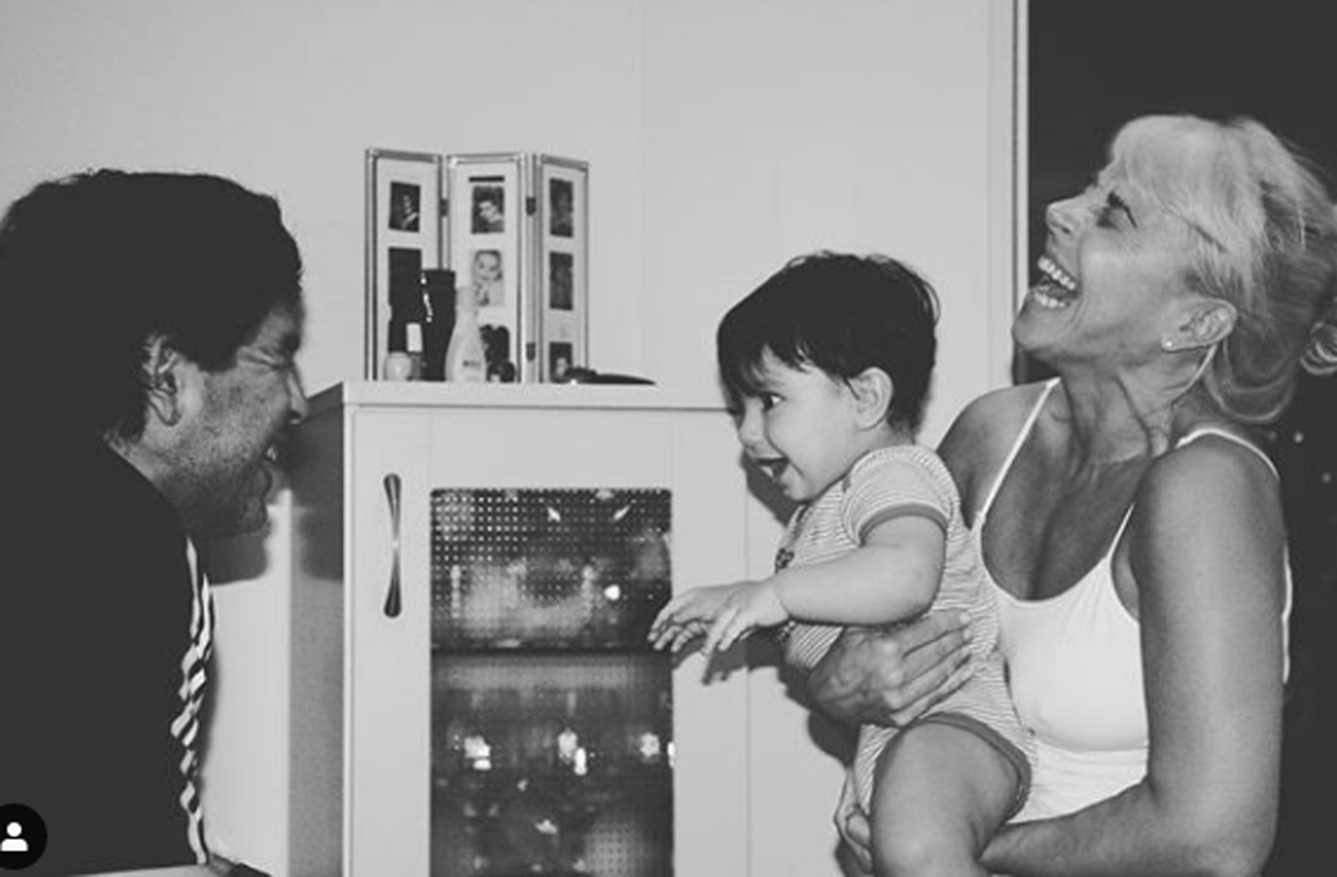 Una imagen impensada desde hace años, la que posteó Gianinna: Benjamín Agüero, Diego Maradona y Claudia Villafañe (Fotoo: Instagram)