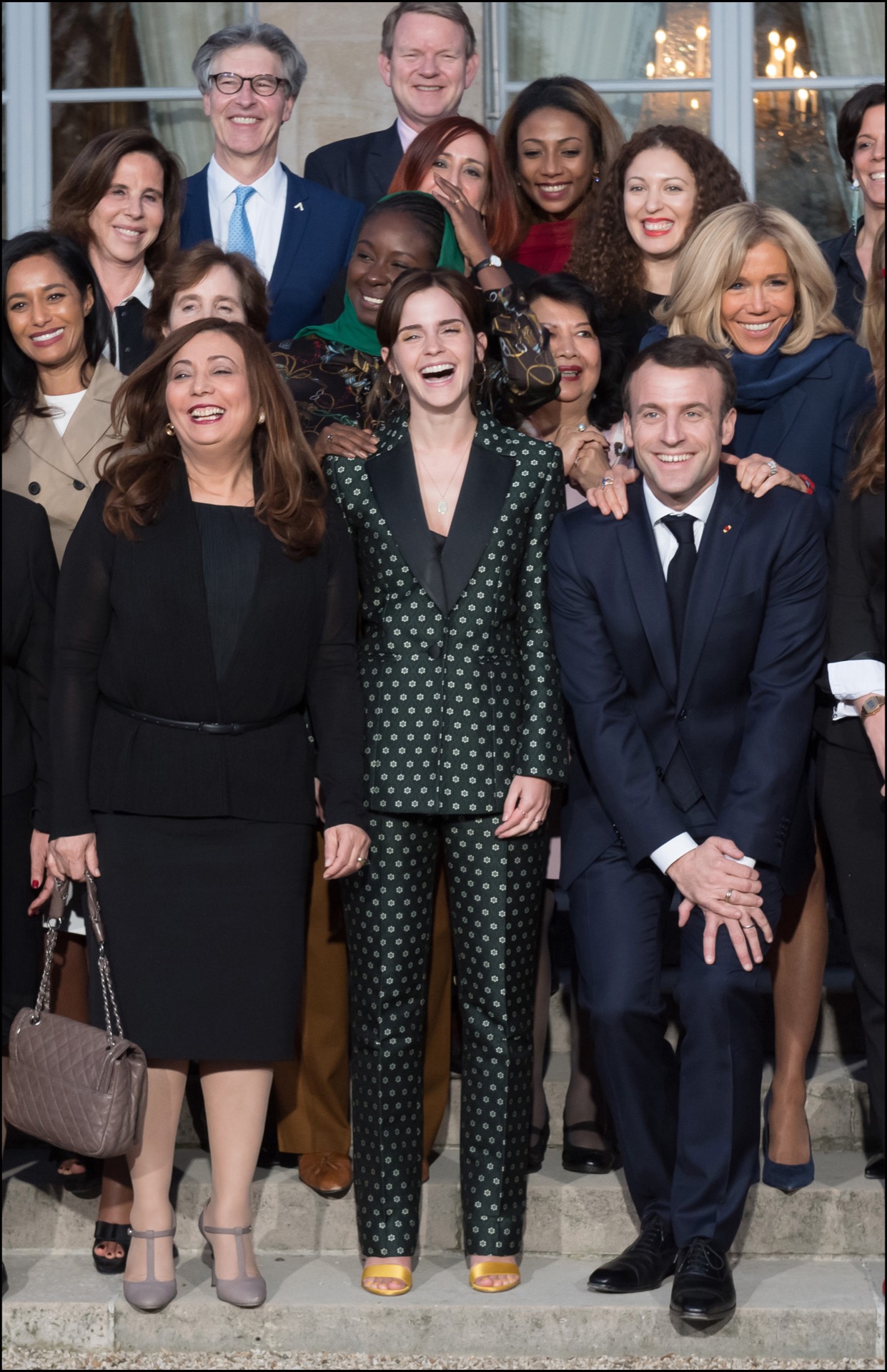 La actriz brilló en la foto oficial -junto a Emmanuel Macron- con un traje de Alexa Chung y su enorme simpatía y carisma.