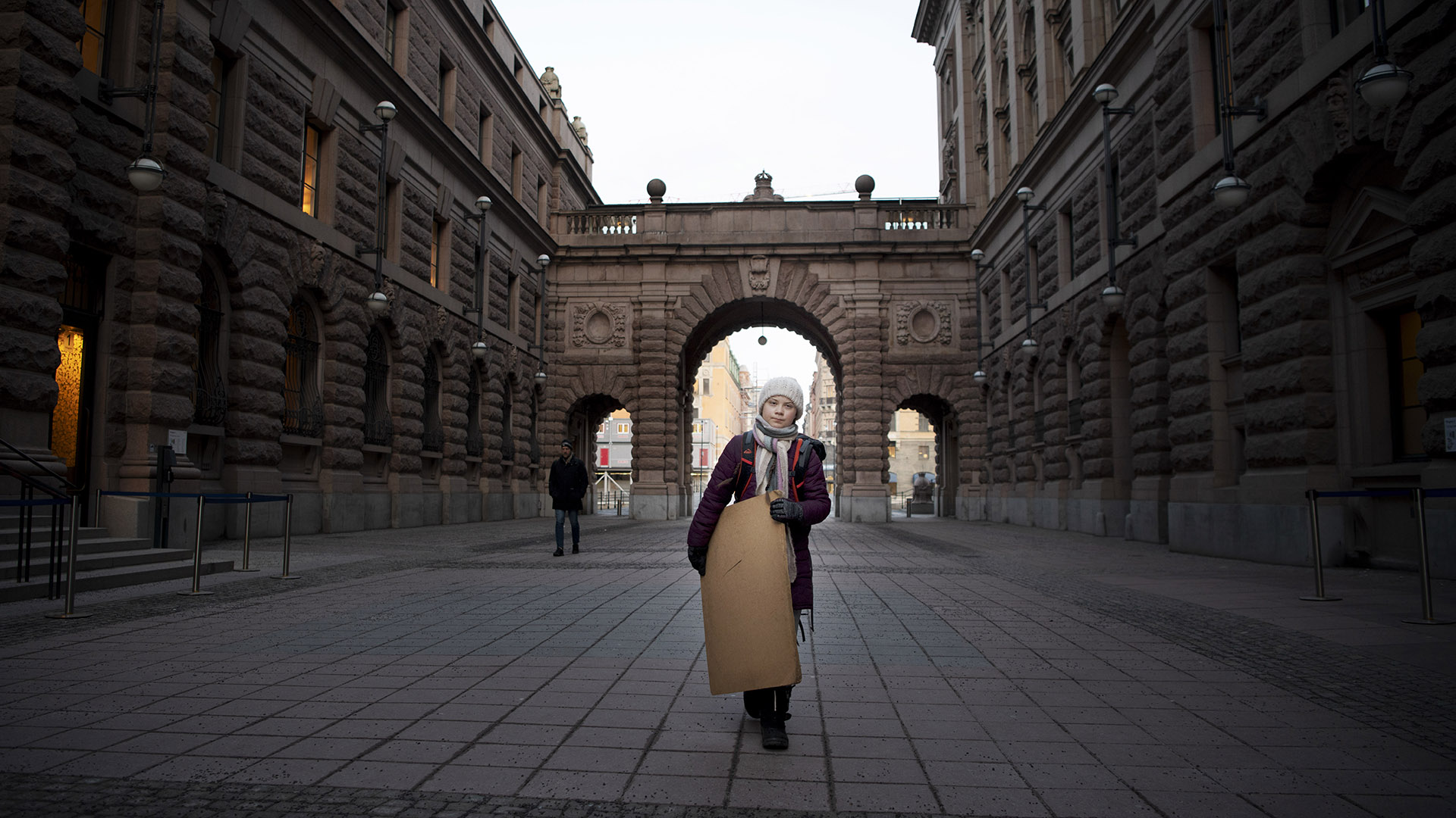 Thunberg se ausenta de la escuela los viernes para manifestarse. Como una Cassandra moderna para la era del cambio climático, el acto solitario de desobediencia civil de 16 años la convirtió en un símbolo de lucha (Elisabeth Ubbe / The New York Times)