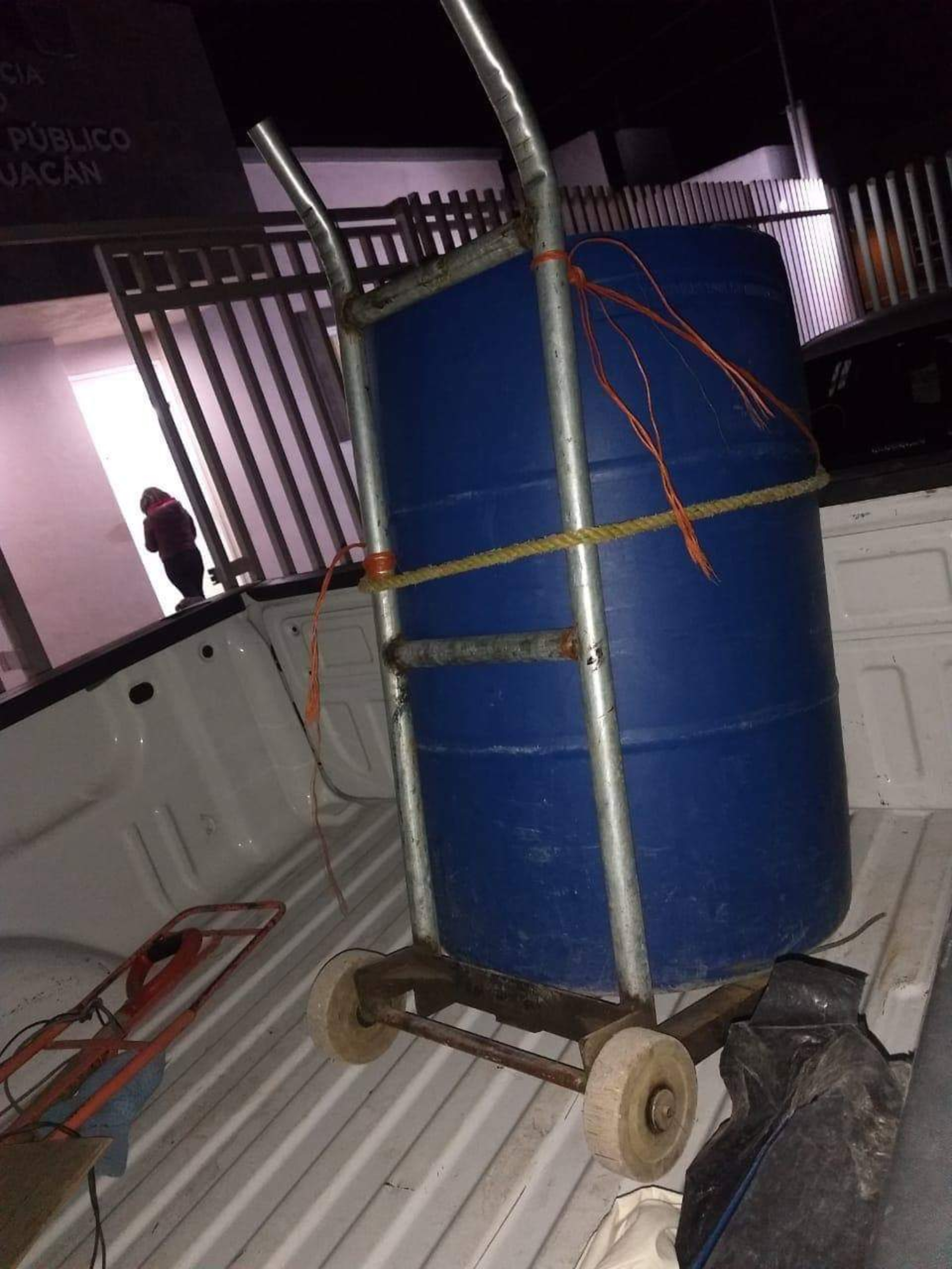 El tambo en el que fue transportado el cadáver de la víctima (Foto: Especial)