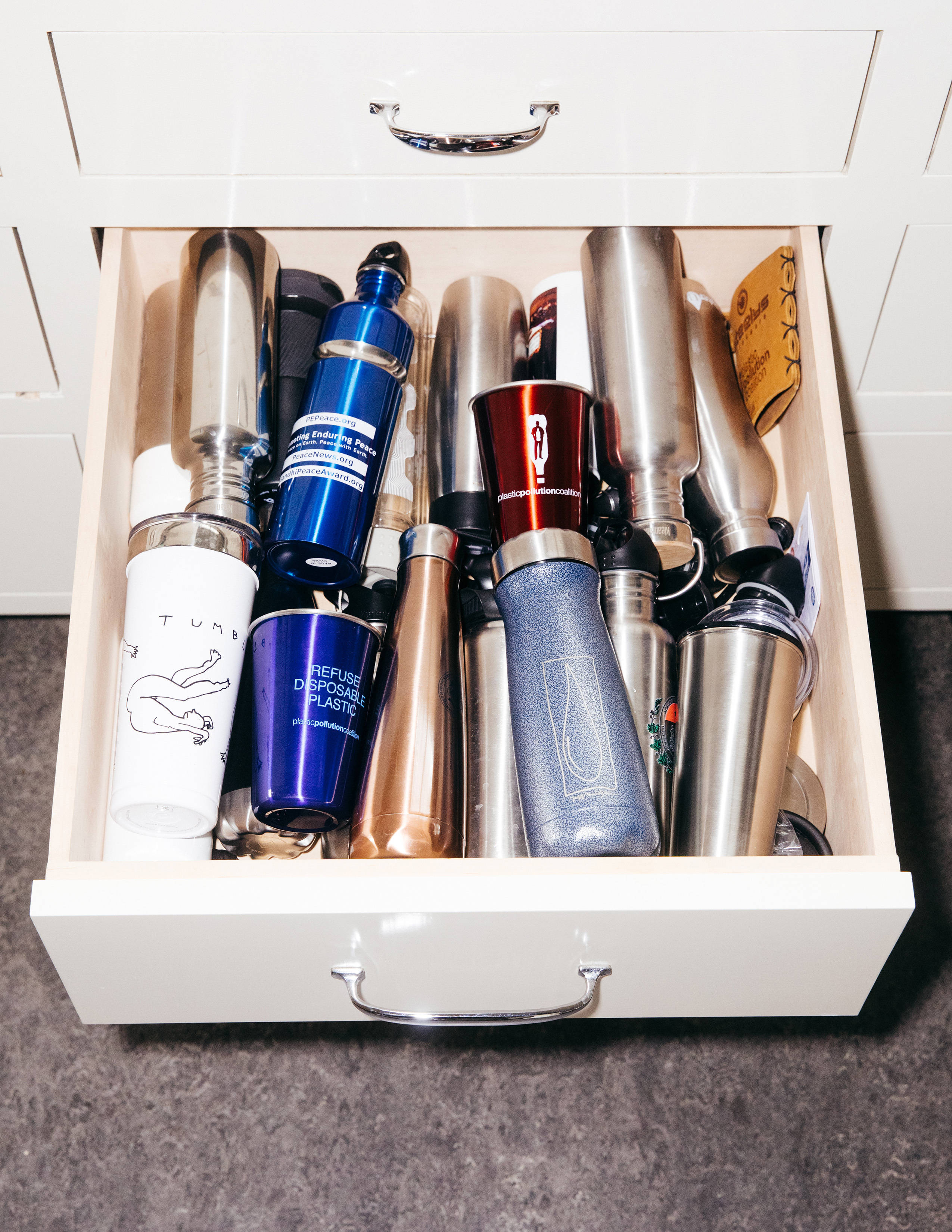Envases de acero inoxidable. (Adam Amengual/The New York Times)