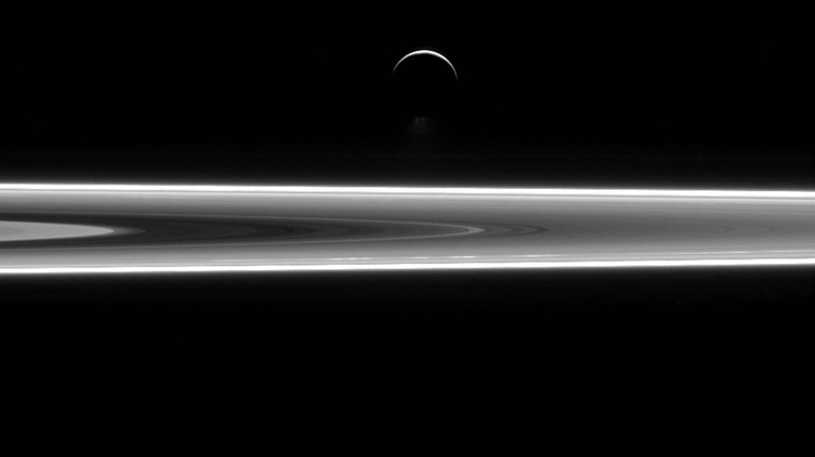 Titán, la mayor luna de Saturno, también está en el ojo de los científicos