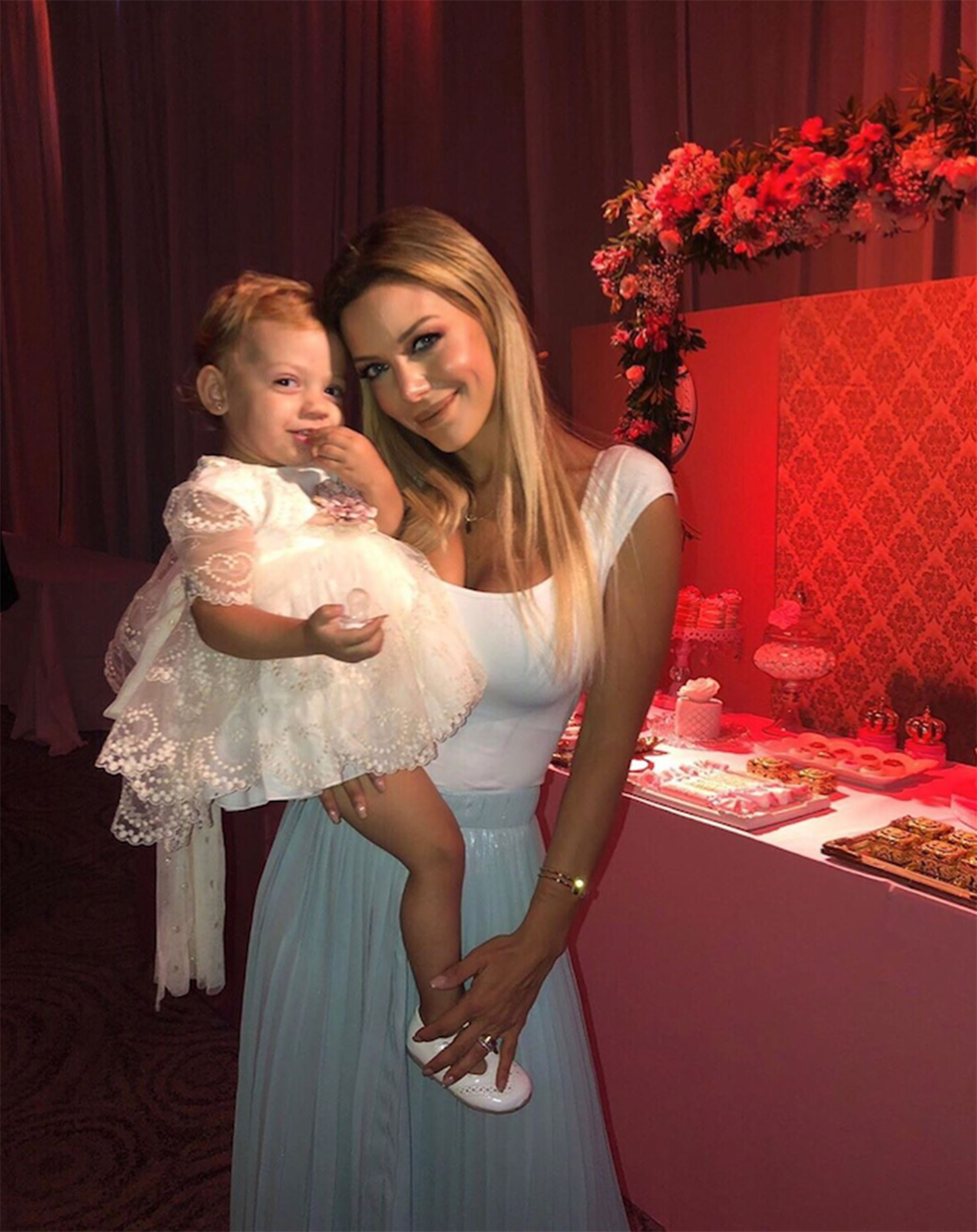 Eva y su hija más pequeña el 31 de diciembre pasado. (Foto: Instagram)