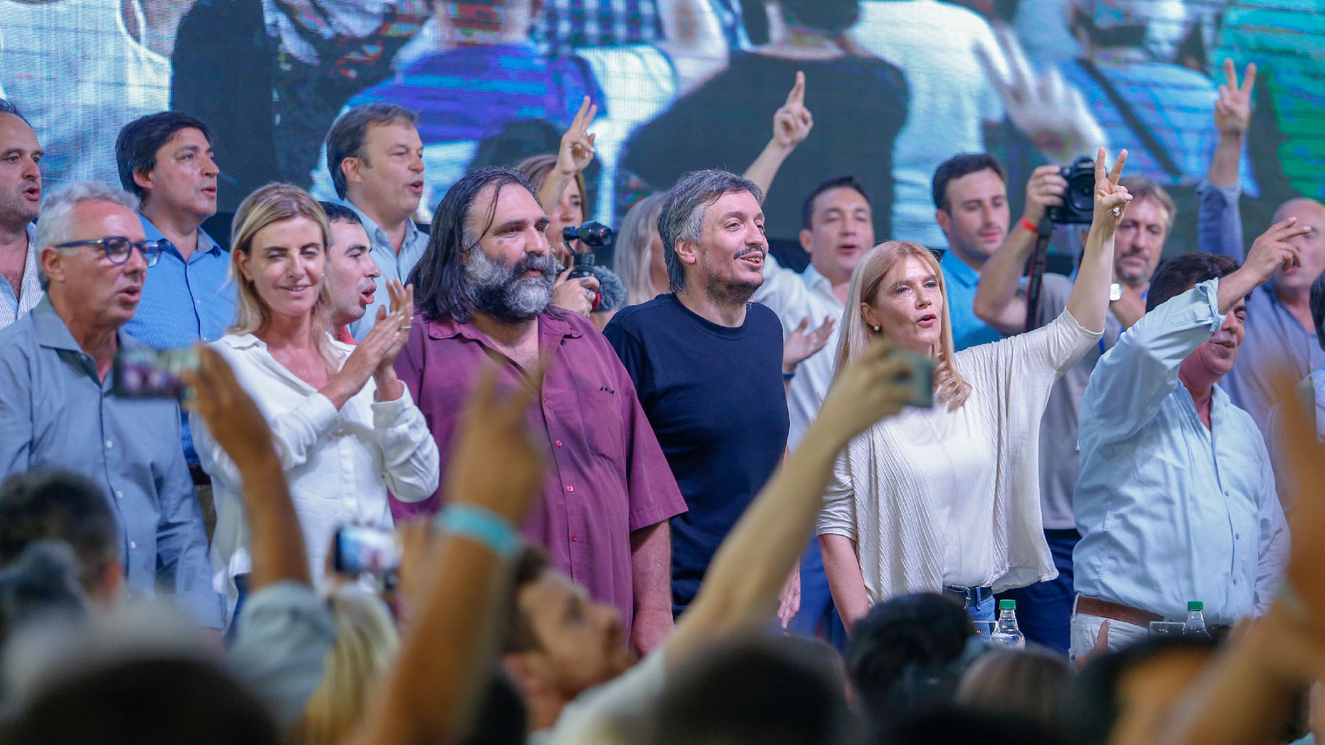 Julio Zamora (de camisa azul y anteojos), Roberto Baradel, Máximo Kirchner y Verónica Magario