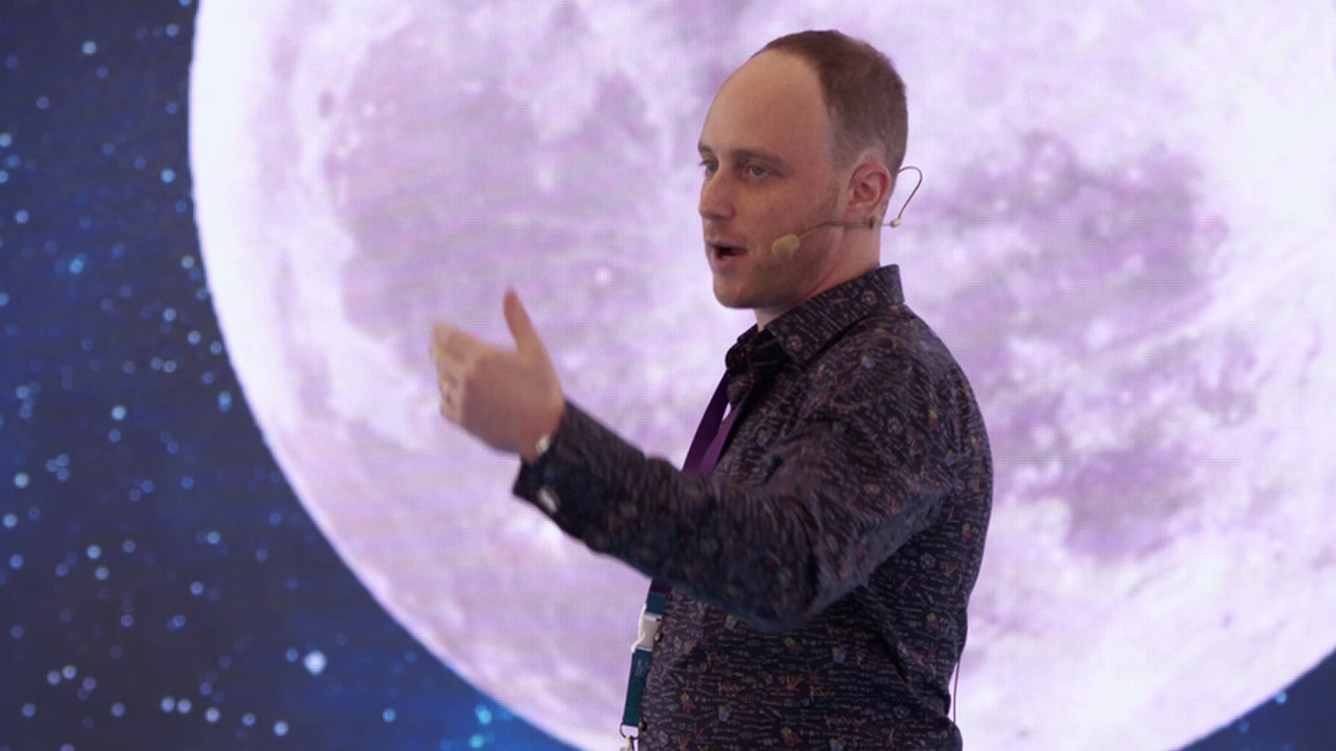 Saikin es un ingeniero en software que trabajó en los sensores de la sonda espacial