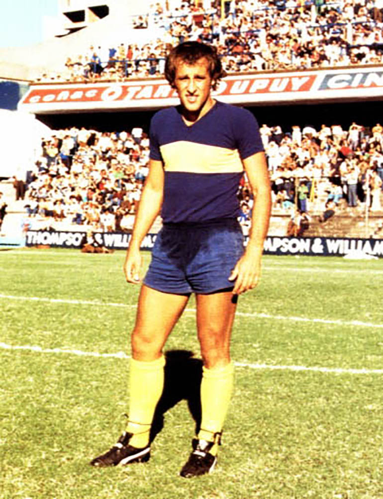 Roberto Mouzo: el ídolo que logró que la hinchada xeneize gritara un gol en contra de Boca - Infobae