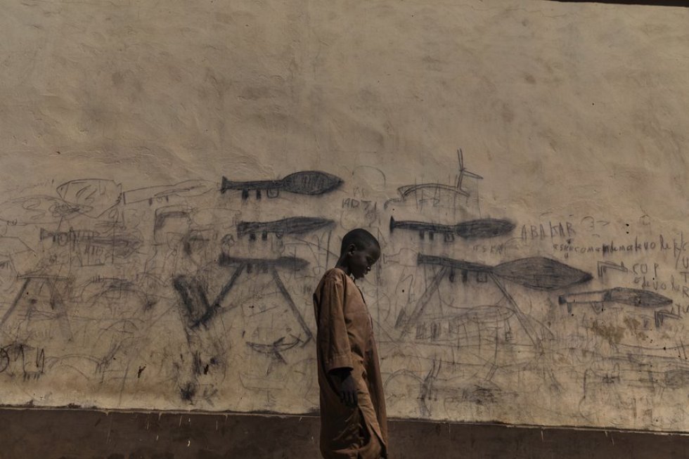 La tristeza de un niño que refleja el problema de la desertización del lago Chad, del que depende unas 40 millones de personas. (MARCO GUALAZZINI (CONTRASTO)