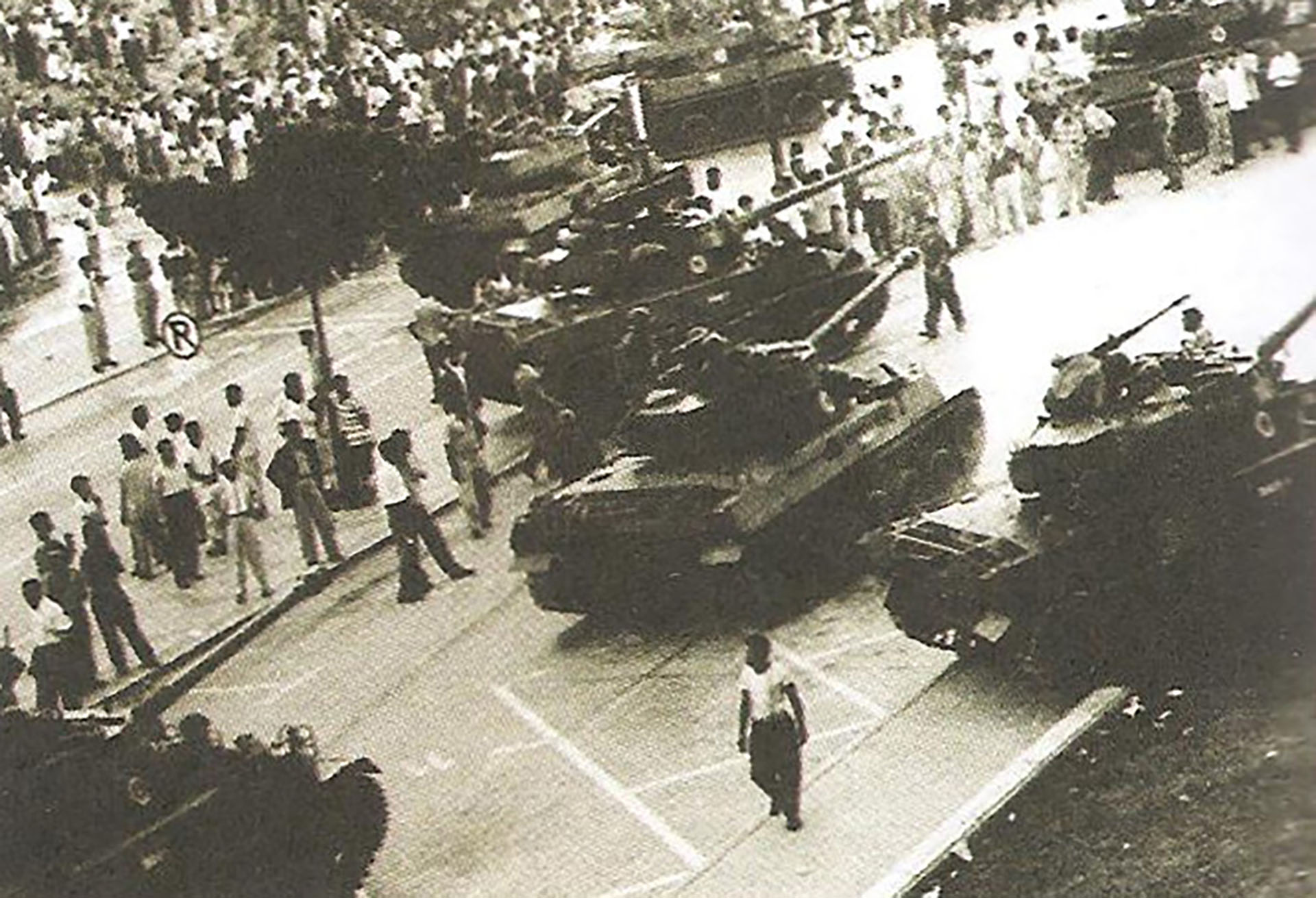Tanques en las calles de Caracas durante el alzamiento que derrocó a Marcos Pérez Jiménez en 1958