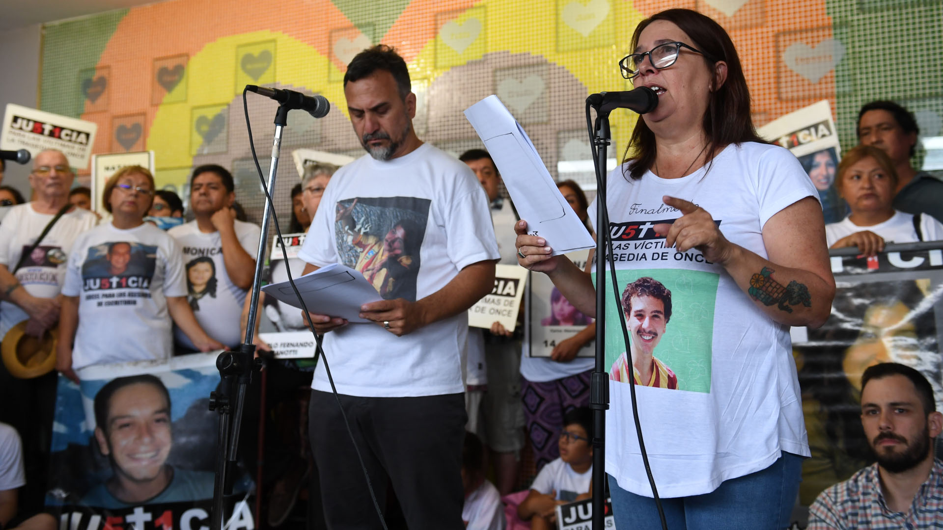 Paolo Menghini y María Luján Rey leyeron un comunicado en el que se reclamó por la Ley de extinción de dominio