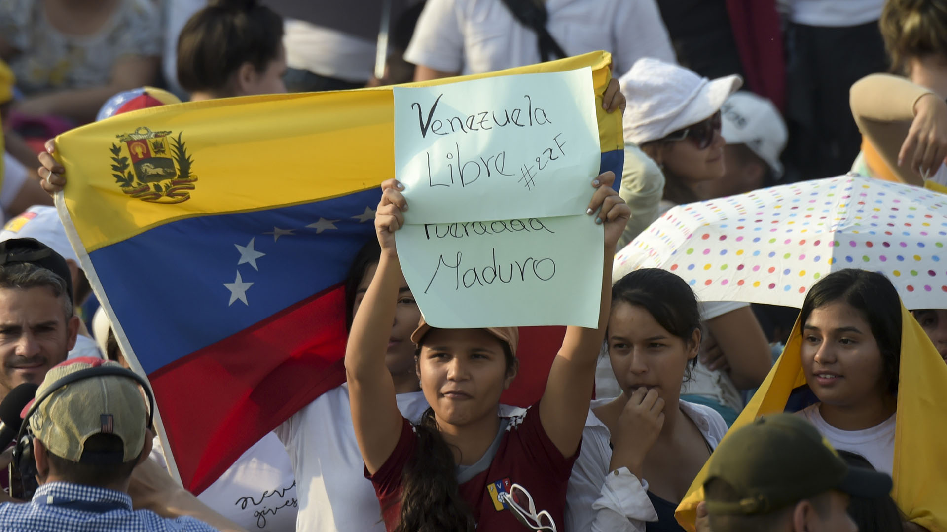 “Venezuela Libre, Fuera Maduro”. (AFP)