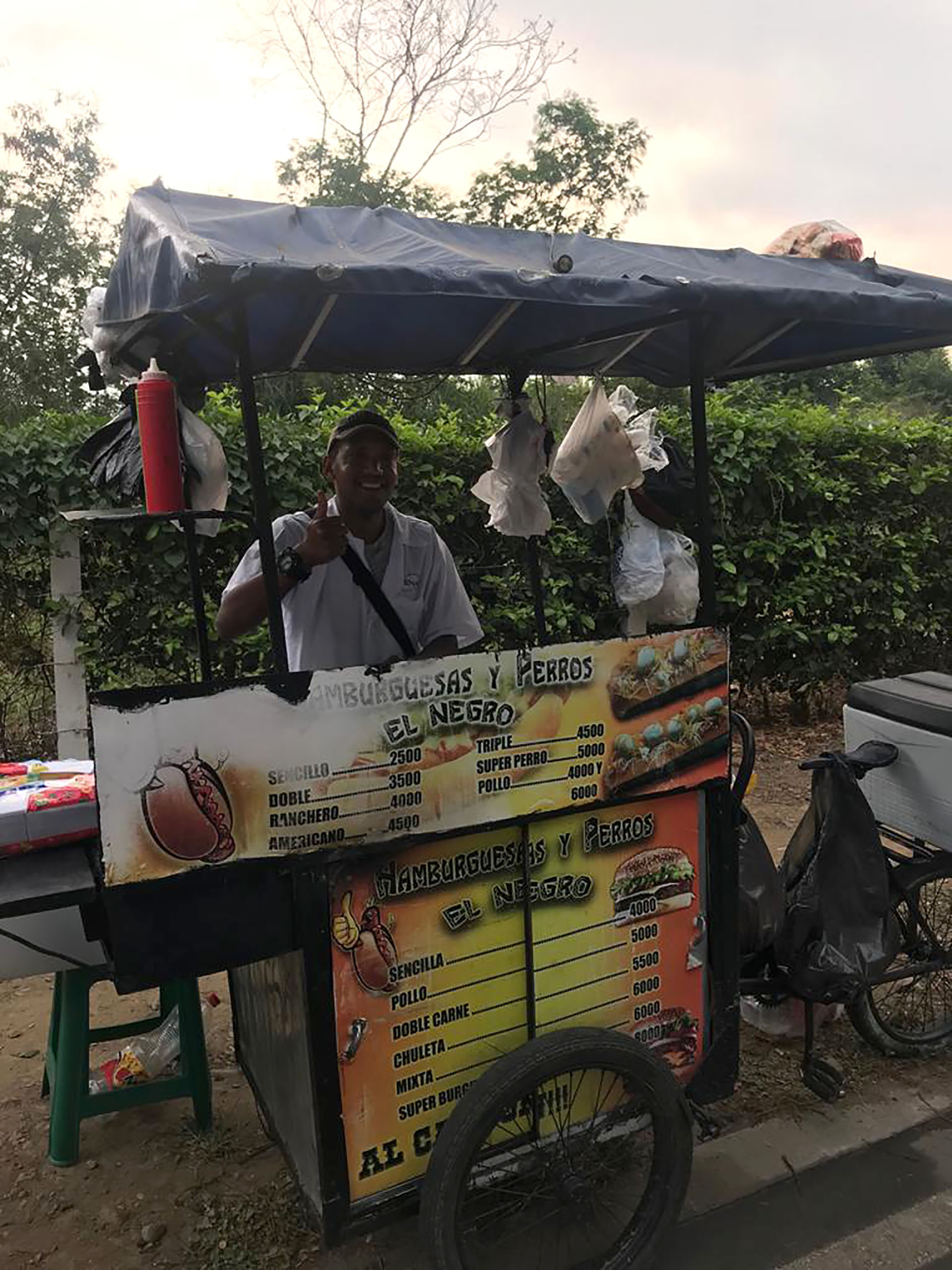 Los puestos de comida en las cercanías del concierto Venezuala Aid Live en Cúcuta, Colombia.