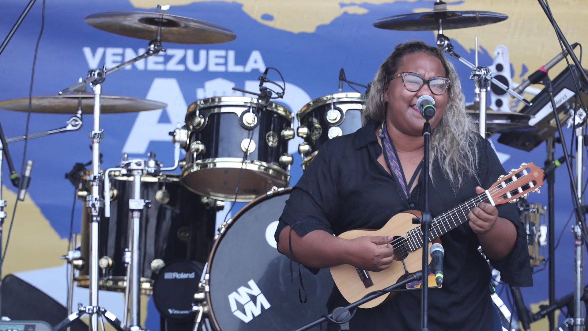 Reymar Perdomo, quien se hizo viral en redes sociales por cantar la canción “Me fui” sobre su experiencia como migrante, abrió el concierto Venezuela Aid Live este viernes 22 de febrero en Cúcuta, en la frontera colombiana con Venezuela.