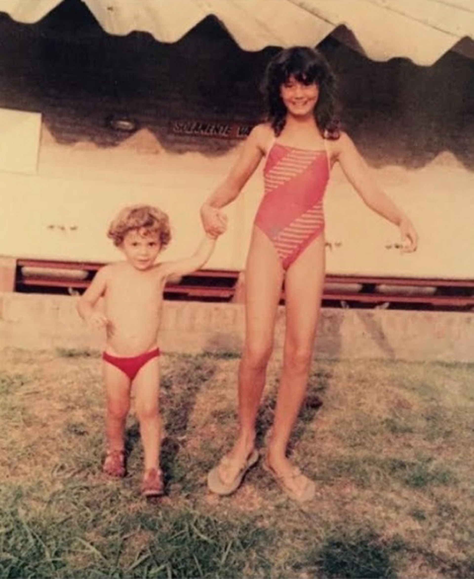 Natacha Jaitt con Ulises en su infancia