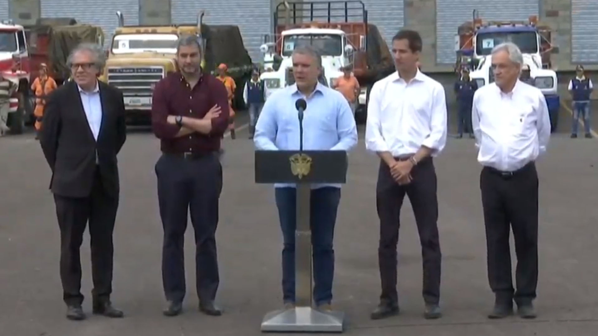 Luis Almagro, secretario general de la OEA, Mario Abdo Benítez, presidente de Paraguay, Iván Duque, mandatario colombiano, Juan Guaidó, presidente interino de Venezuela, y Sebastián Piñera, presidente de Chile, en Cúcuta ante los camiones con ayuda humanitaria