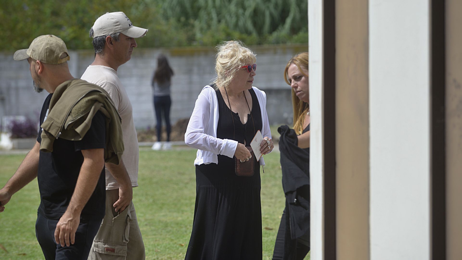 La madre de la actriz viajó desde Santa Fe a despedir a su hija en el Cementerio La Tabalada (Gustavo Gavotti)