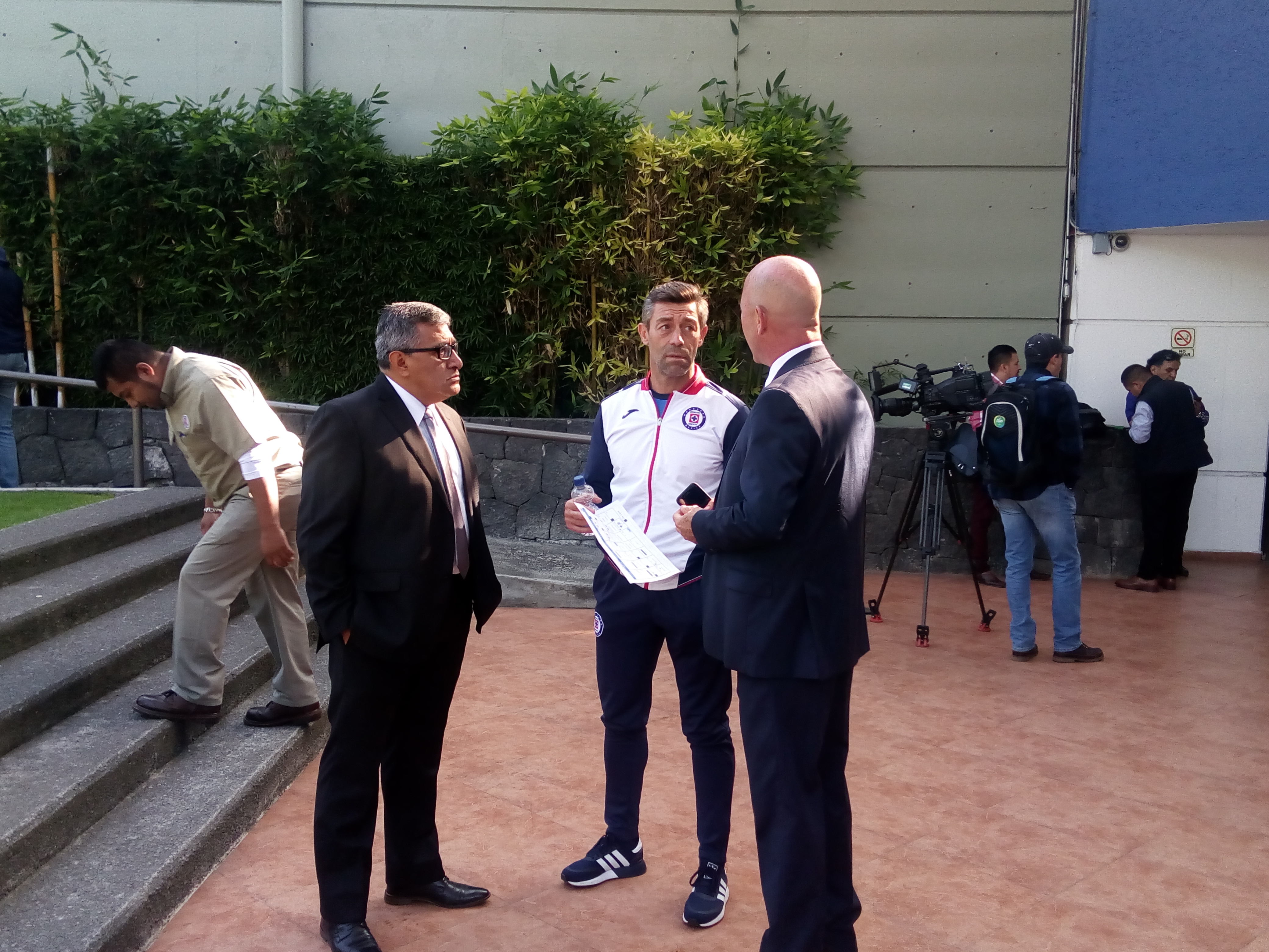 Pedro Caixinha tras ofrecer conferencia de prensa (Foto: Infobae México)