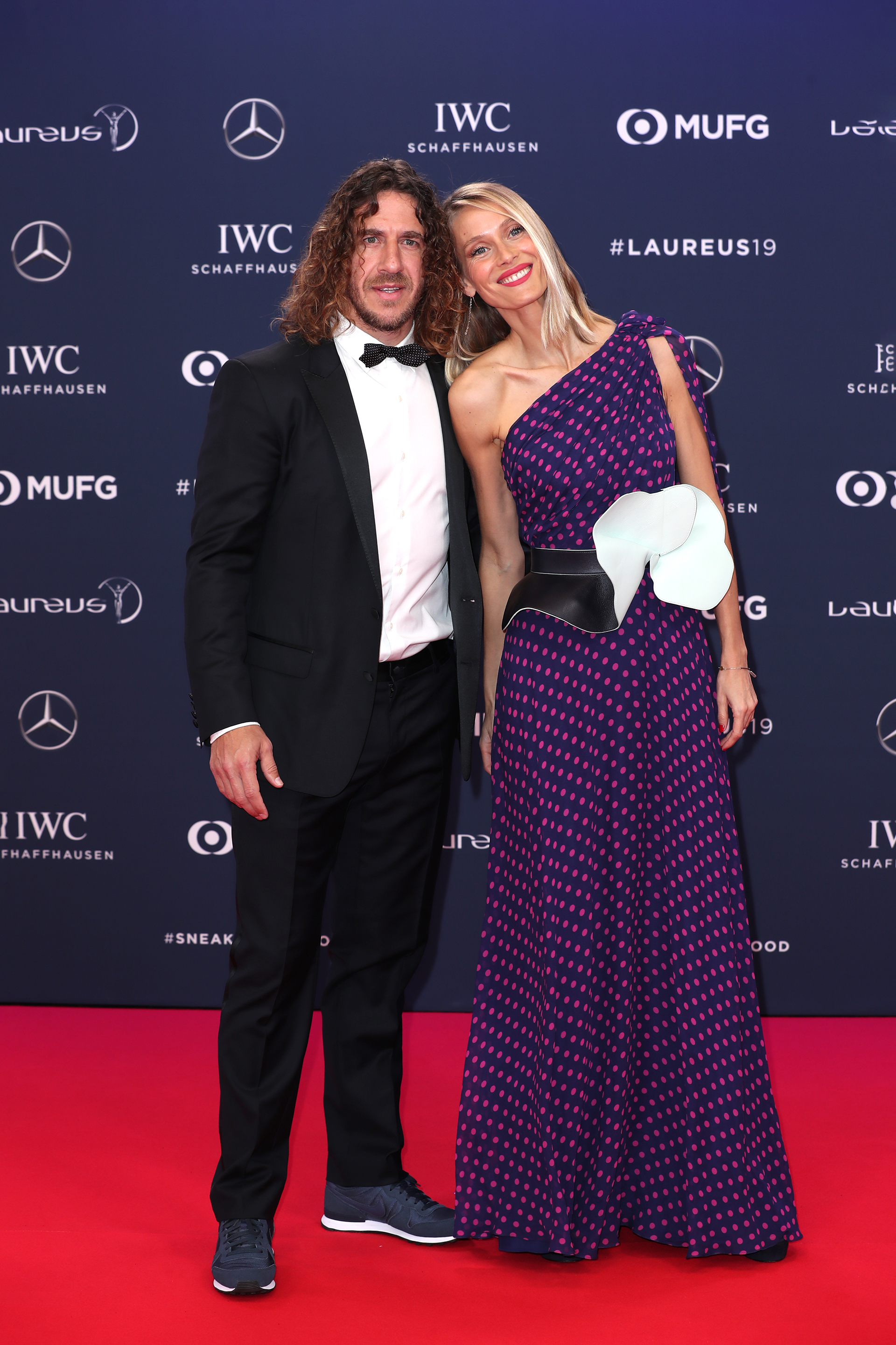 Carlos Puyol -miembro de la Academia de Laureus junto a su pareja,la modelo Vanesa Lorenzo con un espectacular diseño de El Pozo