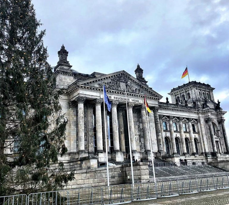 Construido en 1884, con una cúpula central, es uno de los edificios que llama la atención de los viajeros