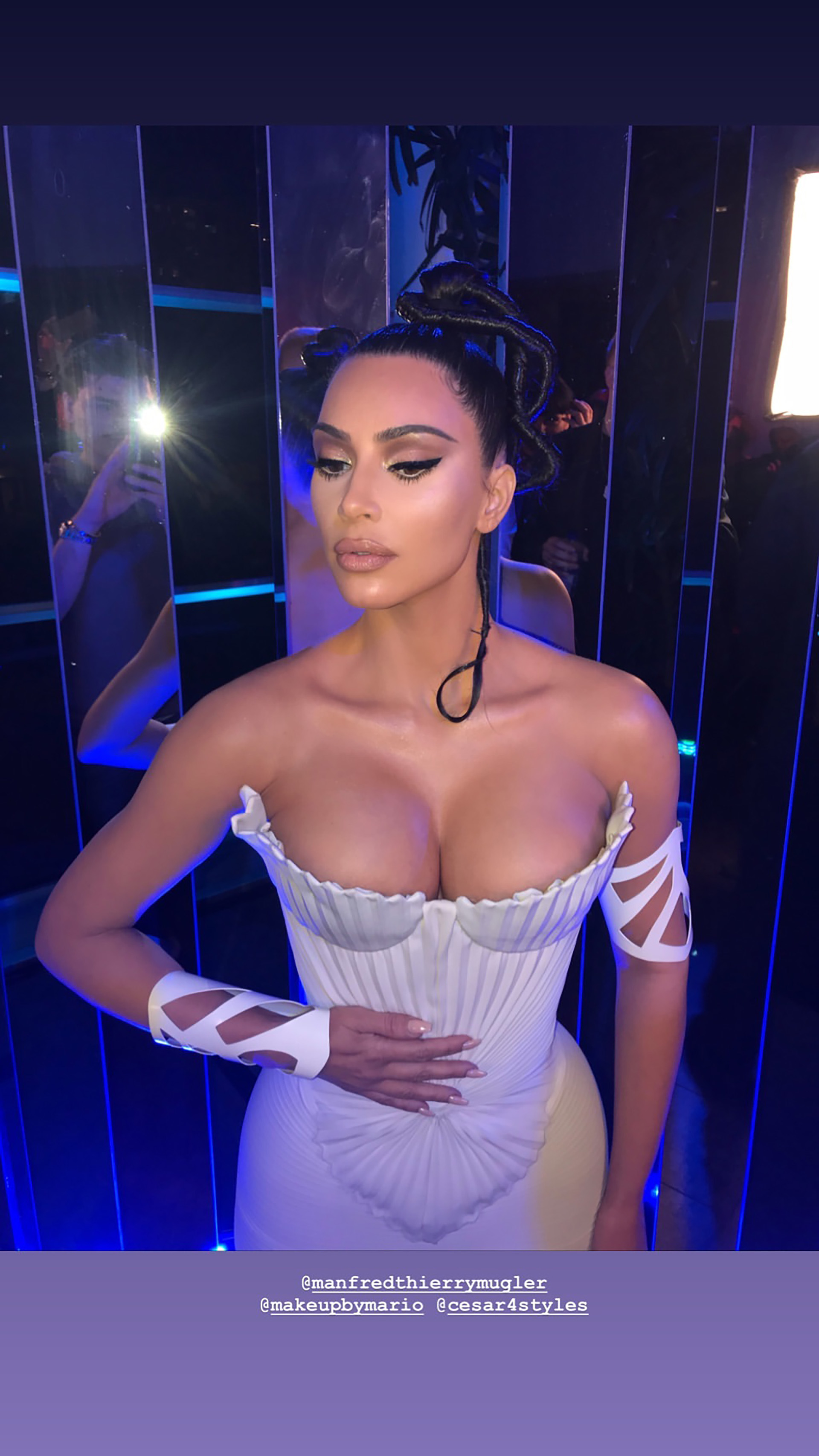 Segundo look de Kim Kardashian de inspiración griega (Instagram Kim Kardashian)