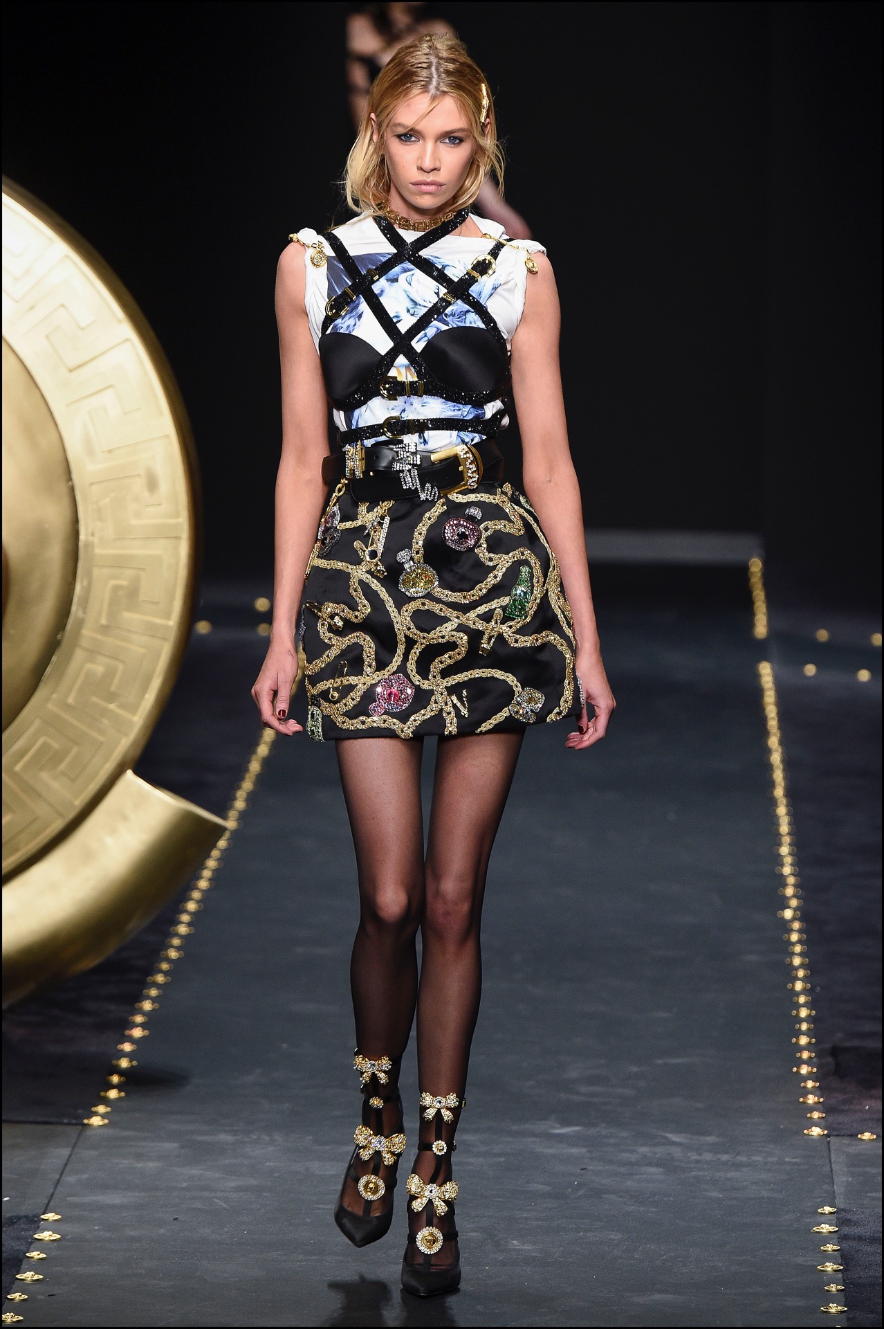Minis con tops estampados que se llevaban con arneses.